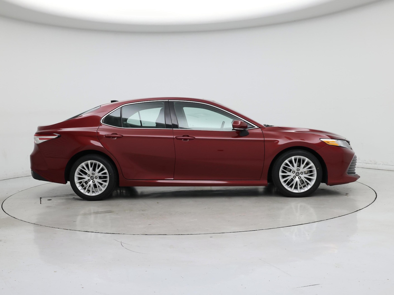2018 Toyota Camry XLE - Photo 8