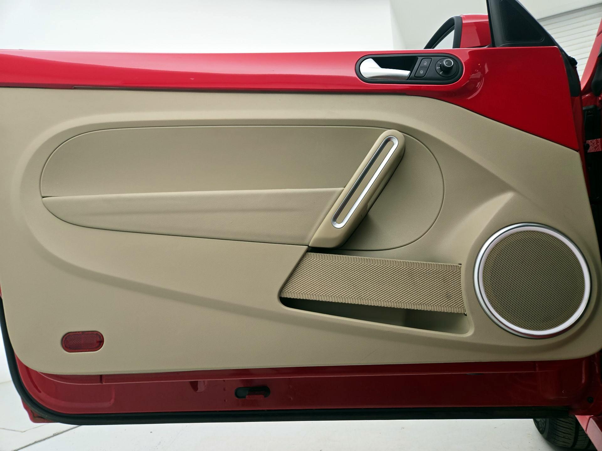 Thumbnail: 2019 Volkswagen Beetle - 12