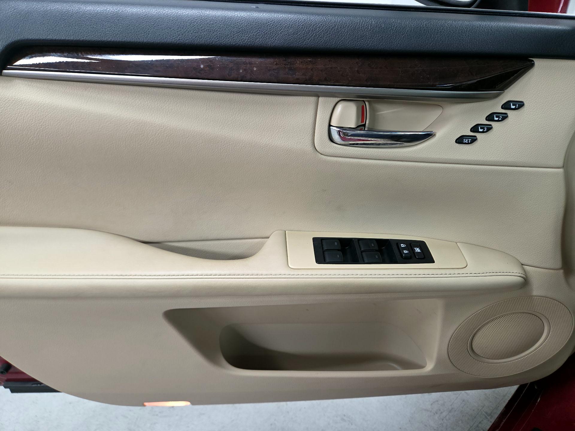 Thumbnail: 2015 Lexus ES - 12