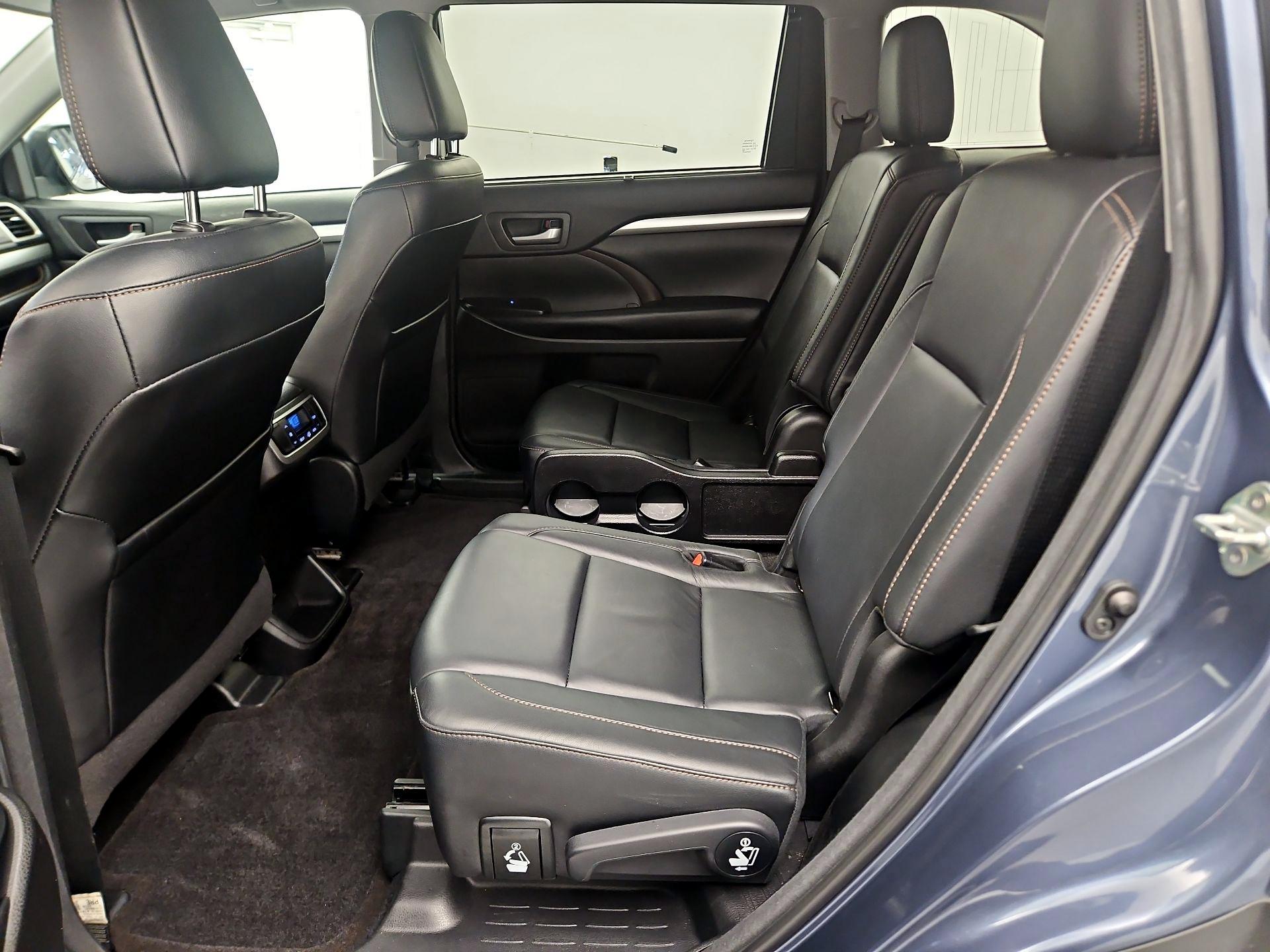 Thumbnail: 2018 Toyota Highlander - 18