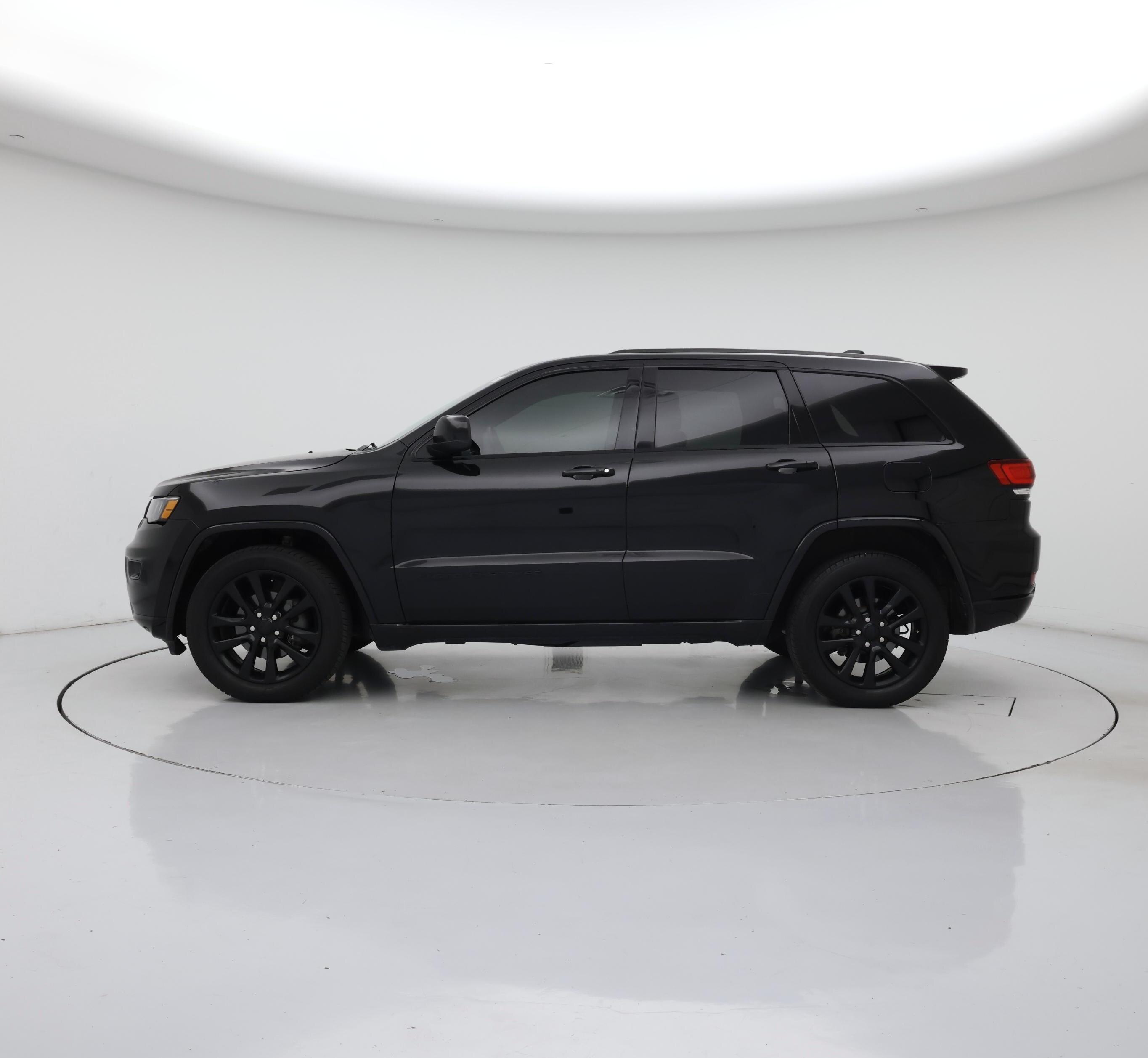 Thumbnail: 2018 Jeep Grand Cherokee - 3