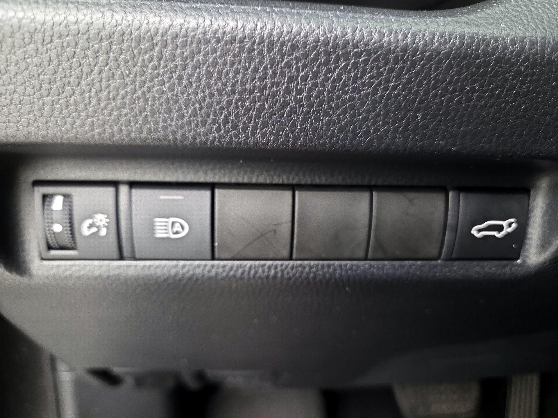 Thumbnail: 2021 Toyota RAV4 - 13