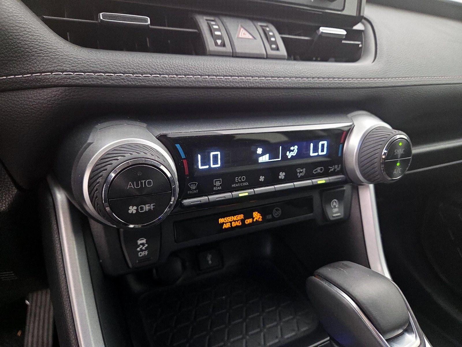 2021 Toyota RAV4 XLE Premium - Photo 17