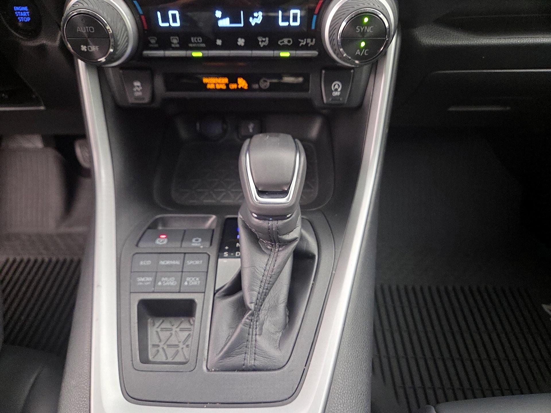 Thumbnail: 2021 Toyota RAV4 - 17