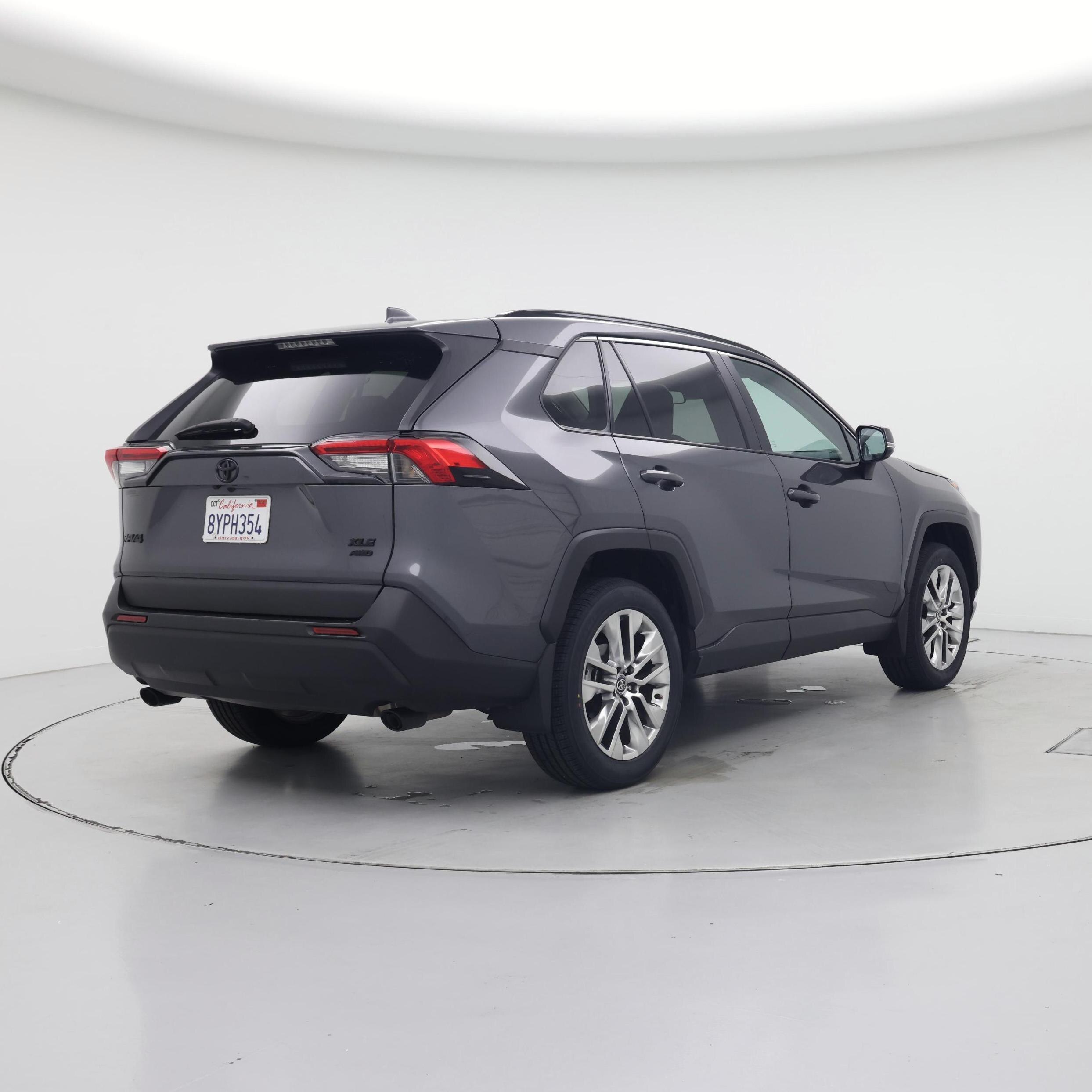 Thumbnail: 2021 Toyota RAV4 - 8
