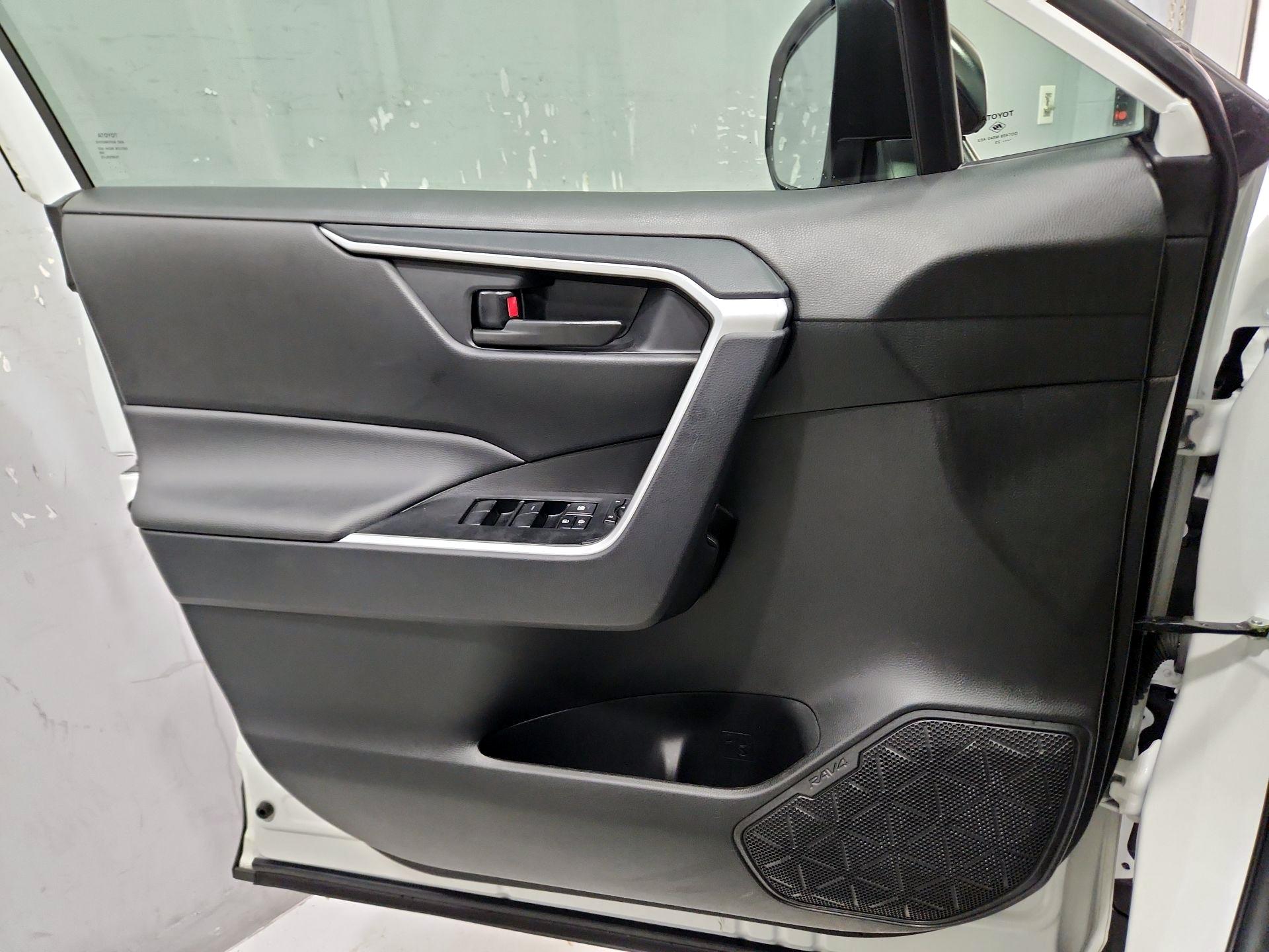 Thumbnail: 2025 Toyota RAV4 - 12