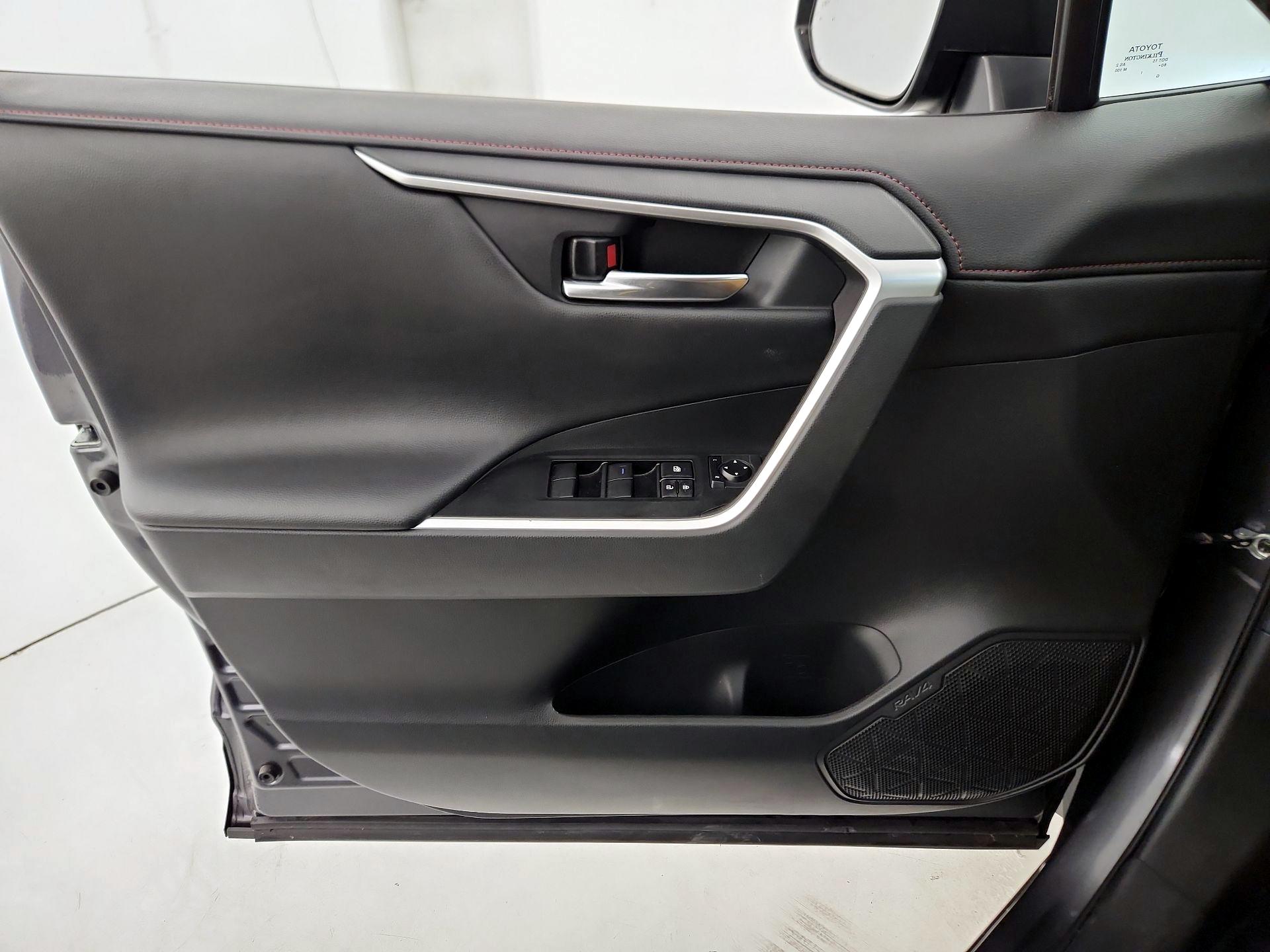Thumbnail: 2020 Toyota RAV4 - 12