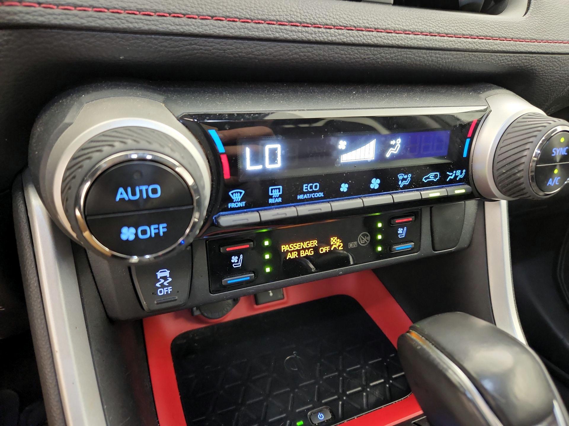 Thumbnail: 2020 Toyota RAV4 - 17