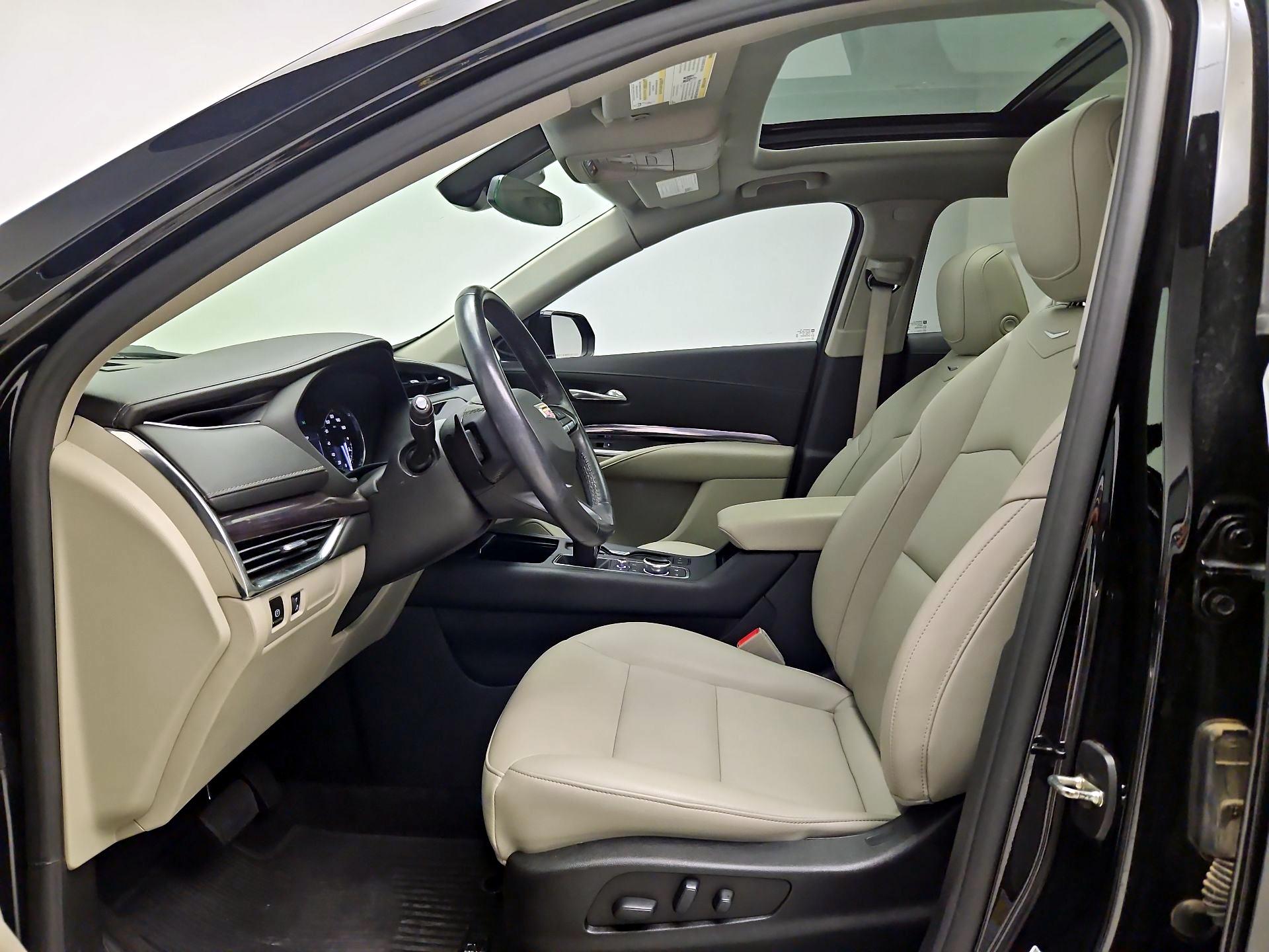 Thumbnail: 2022 Cadillac XT4 - 11