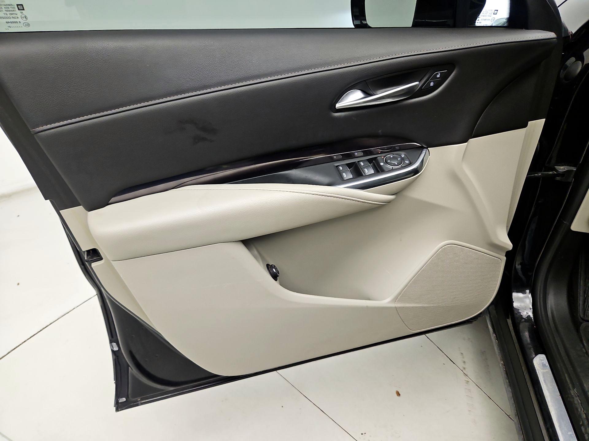 Thumbnail: 2022 Cadillac XT4 - 12
