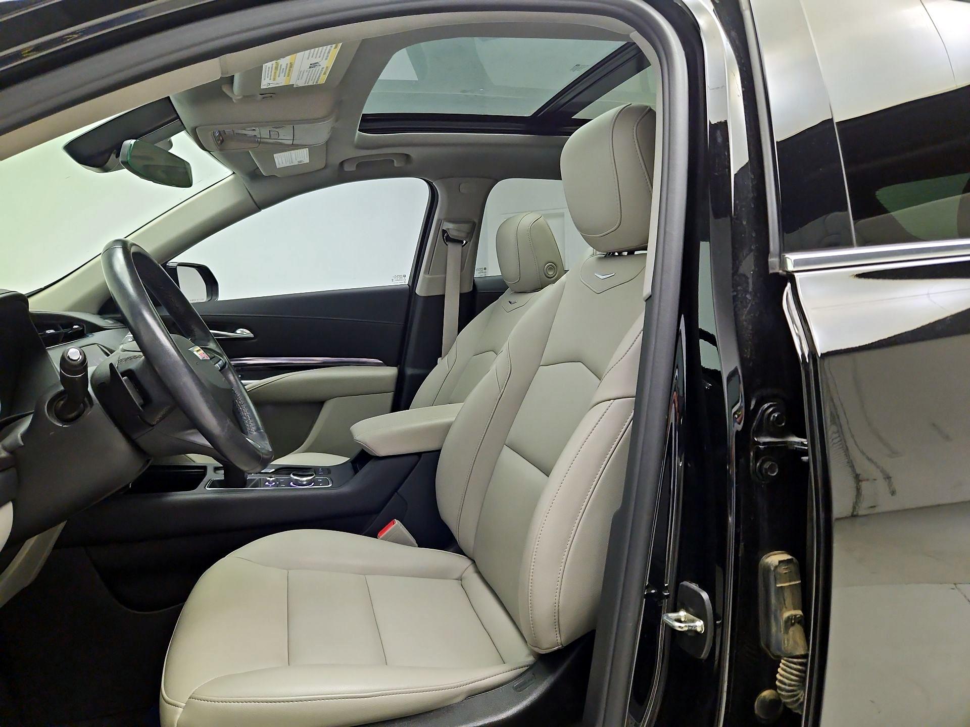 Thumbnail: 2022 Cadillac XT4 - 19