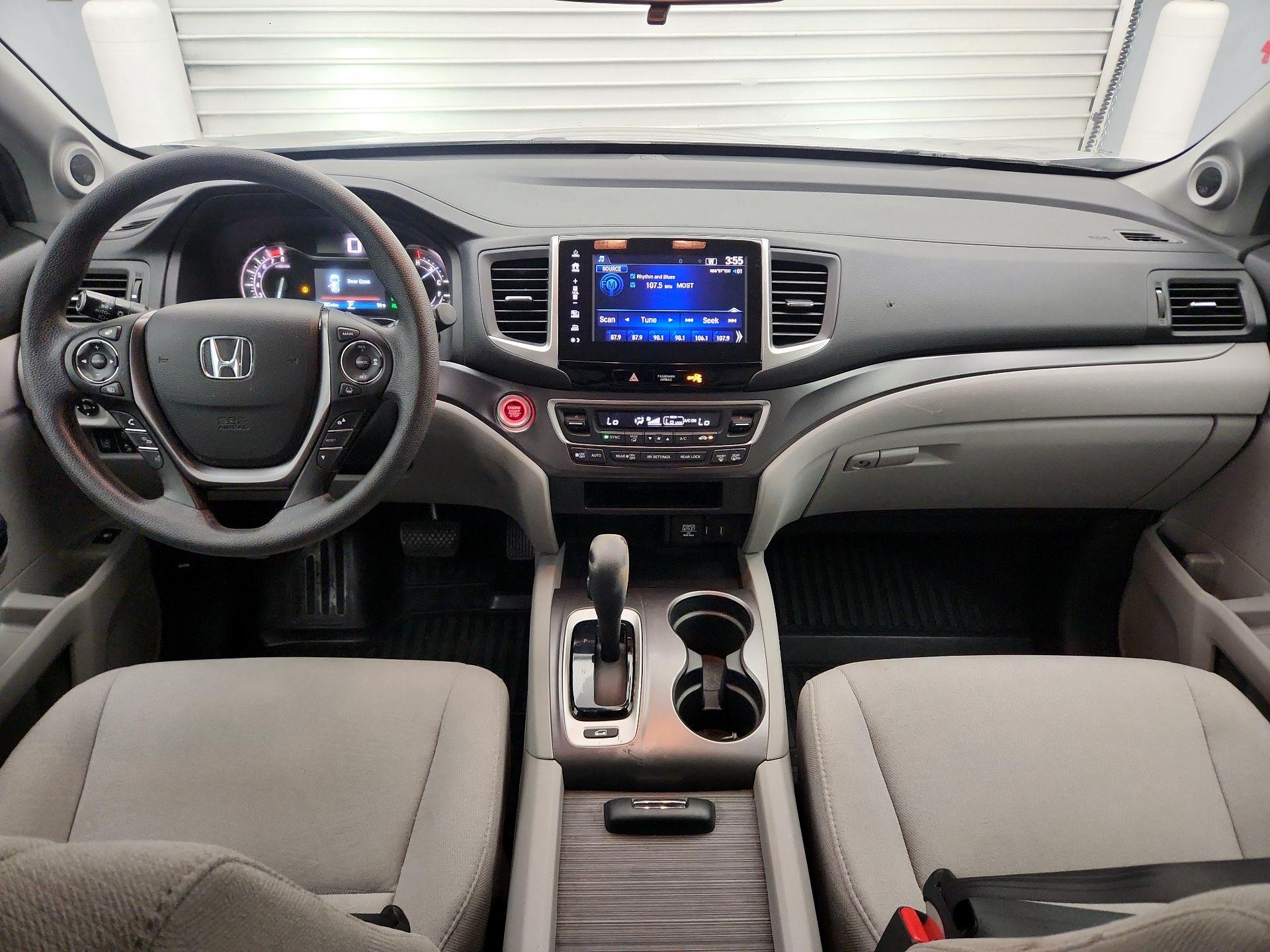 Thumbnail: 2017 Honda Pilot - 9