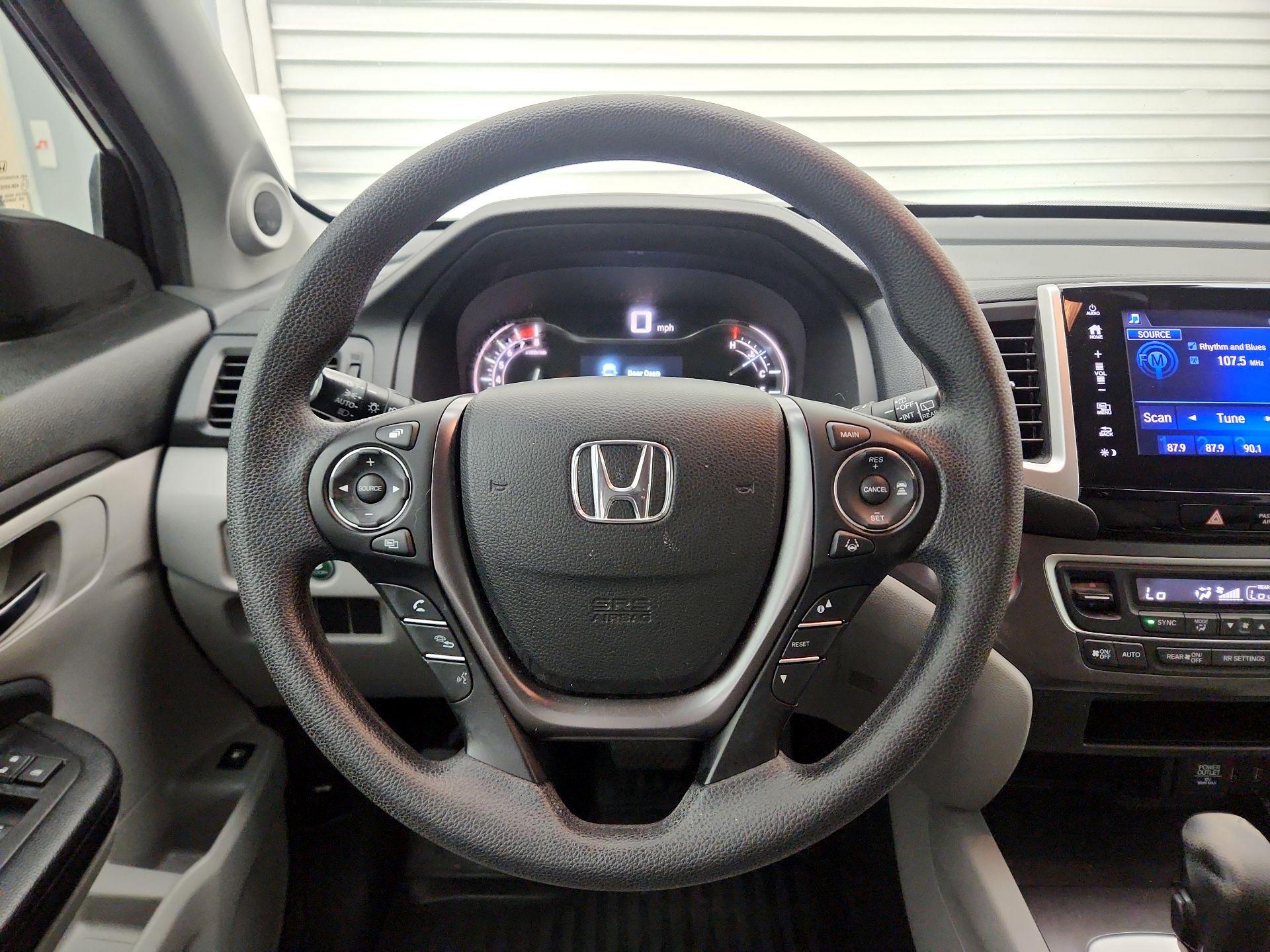 Thumbnail: 2017 Honda Pilot - 10