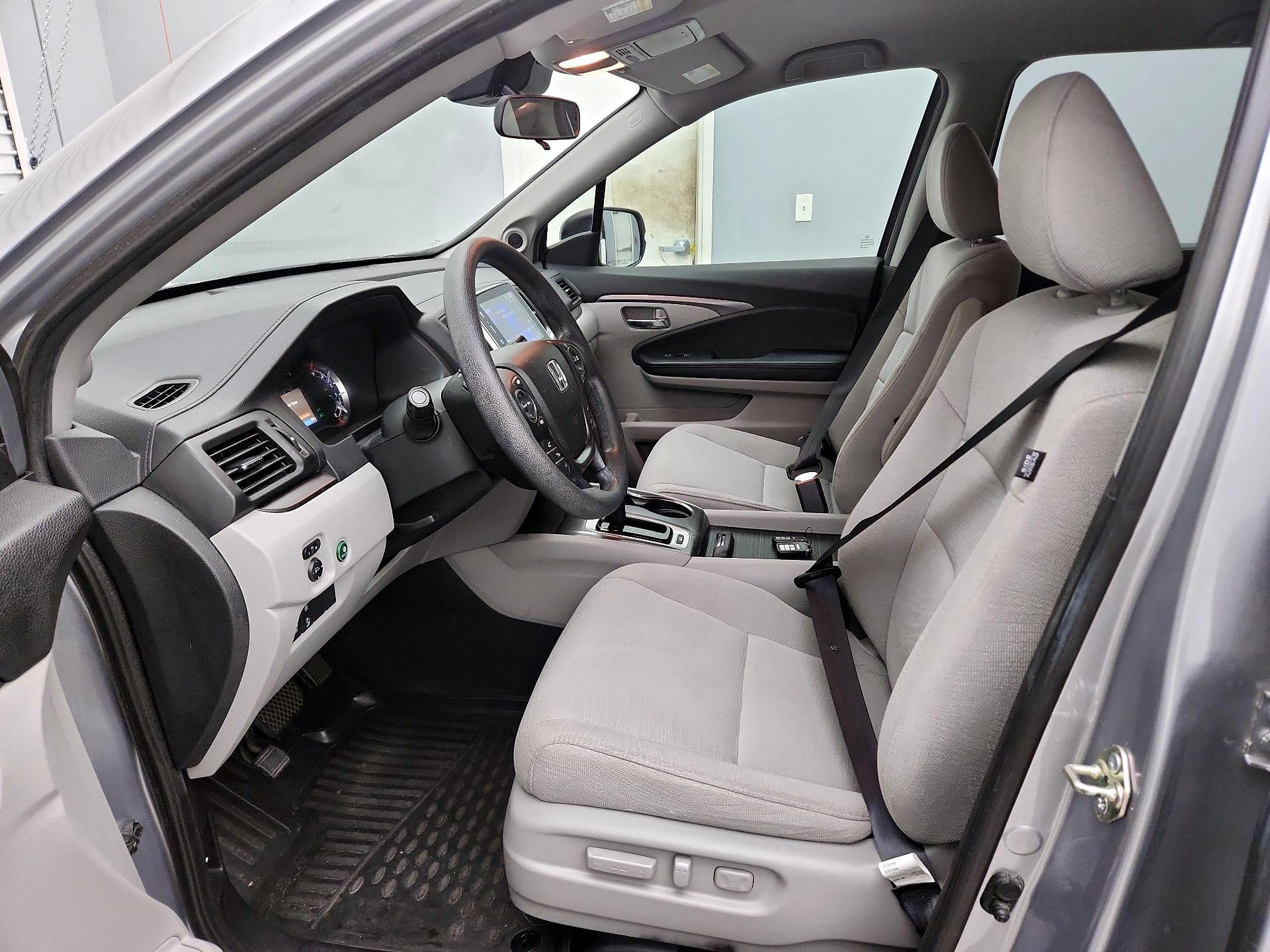Thumbnail: 2017 Honda Pilot - 11