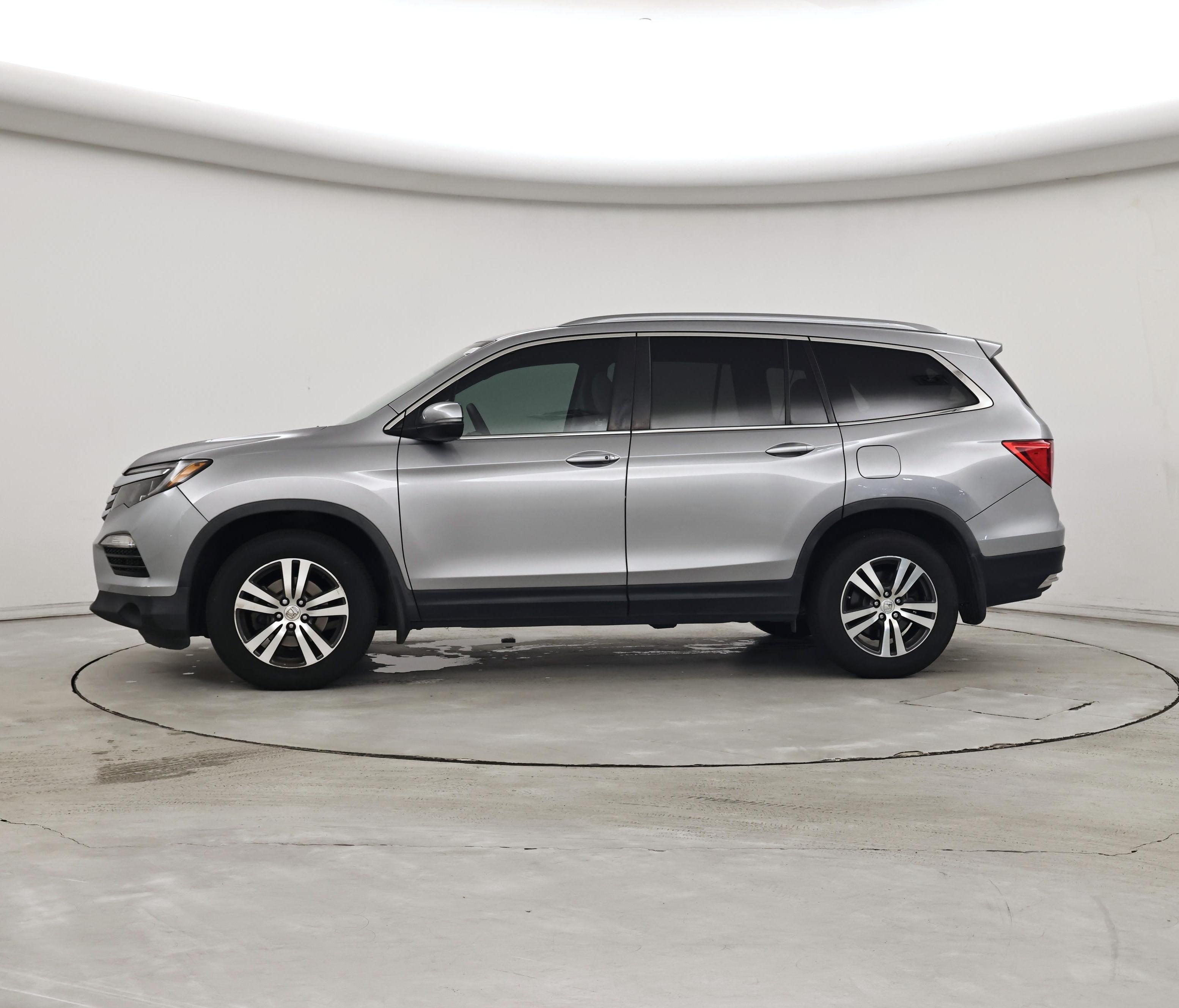 Thumbnail: 2017 Honda Pilot - 3