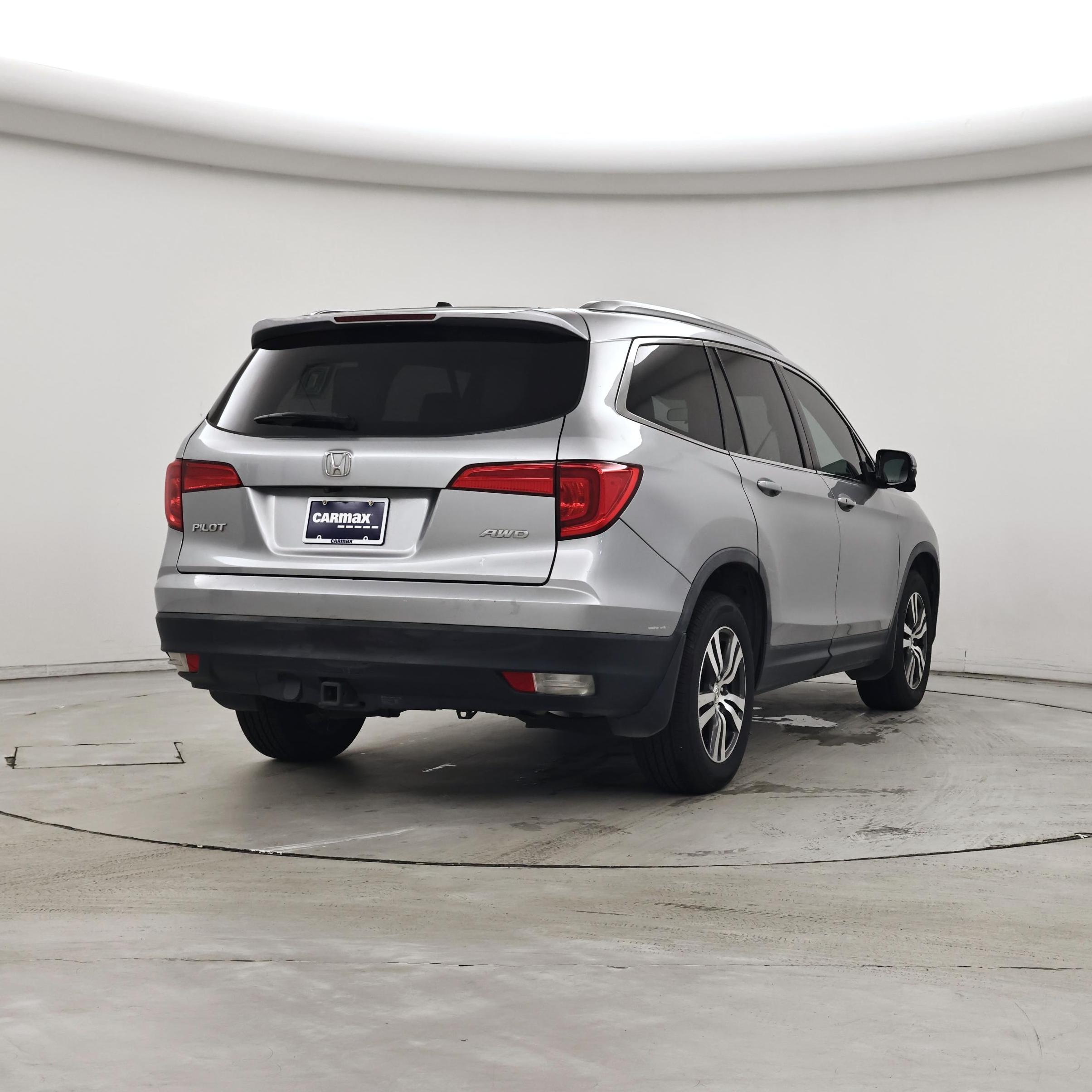 Thumbnail: 2017 Honda Pilot - 8