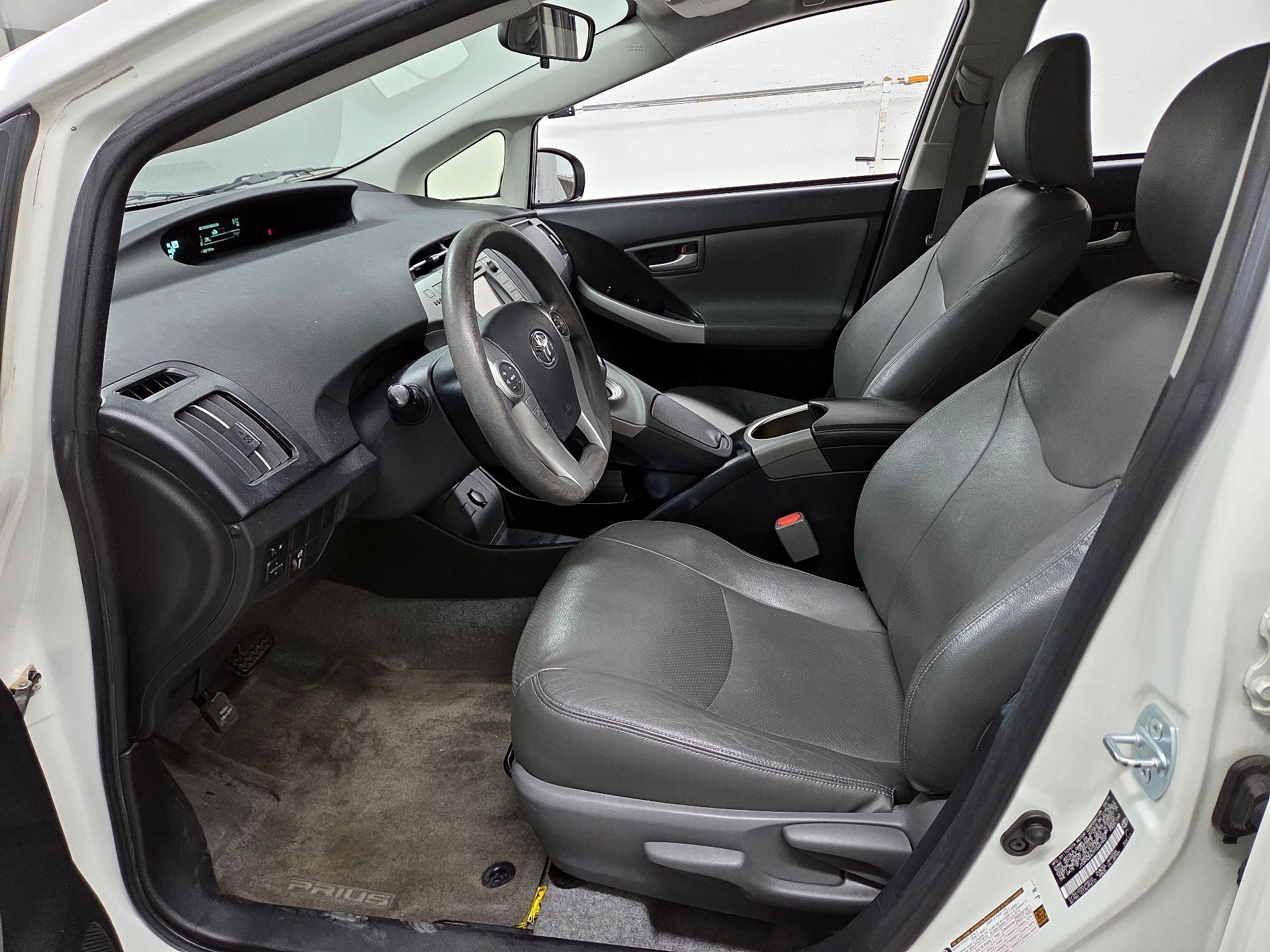 Thumbnail: 2015 Toyota Prius - 11