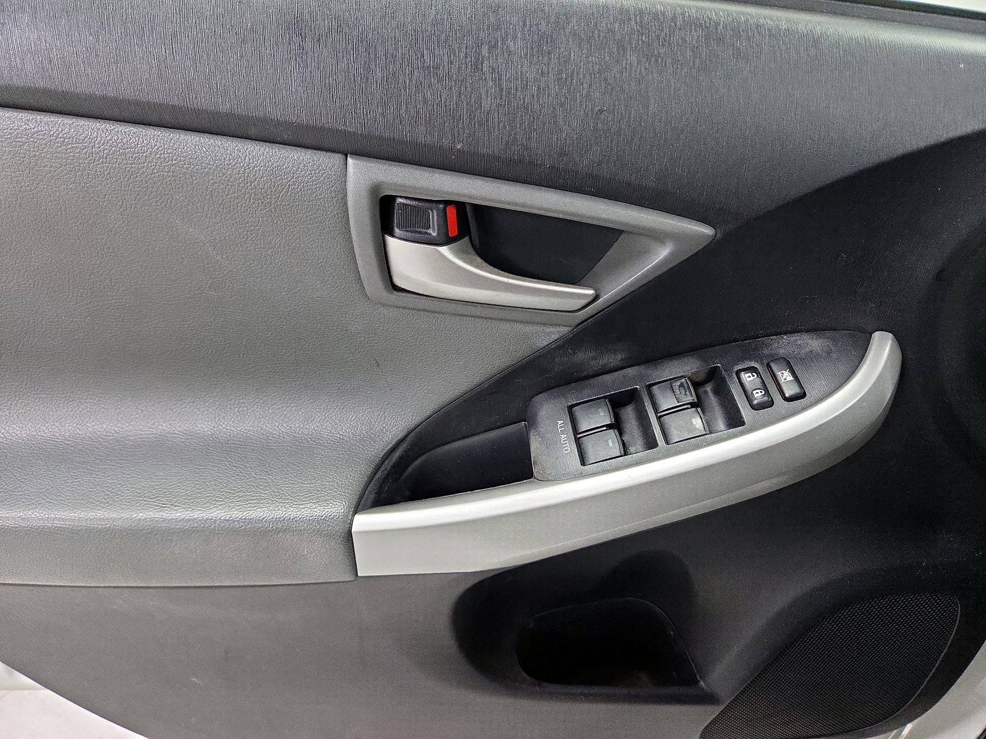 Thumbnail: 2015 Toyota Prius - 12