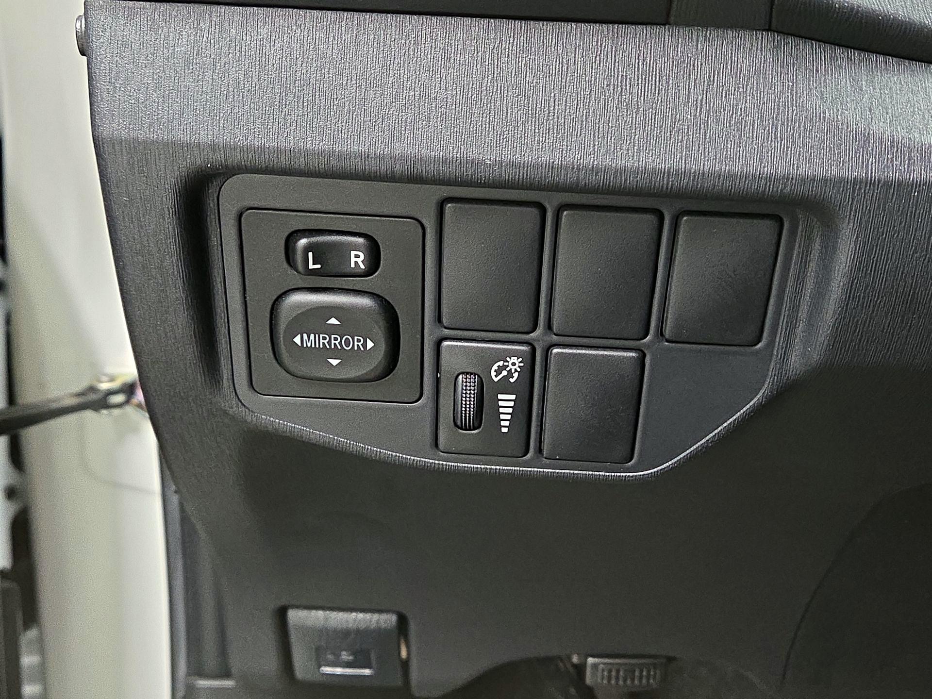 Thumbnail: 2015 Toyota Prius - 13