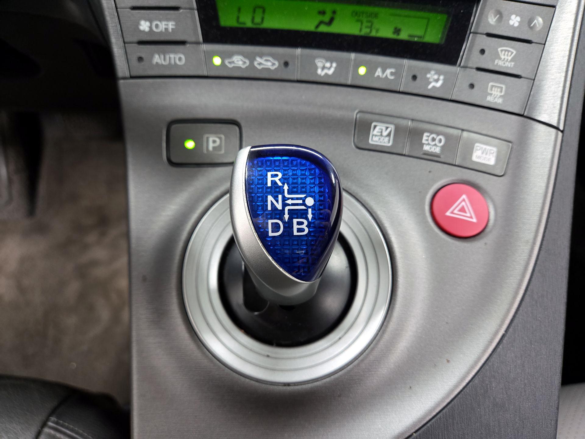 Thumbnail: 2015 Toyota Prius - 17
