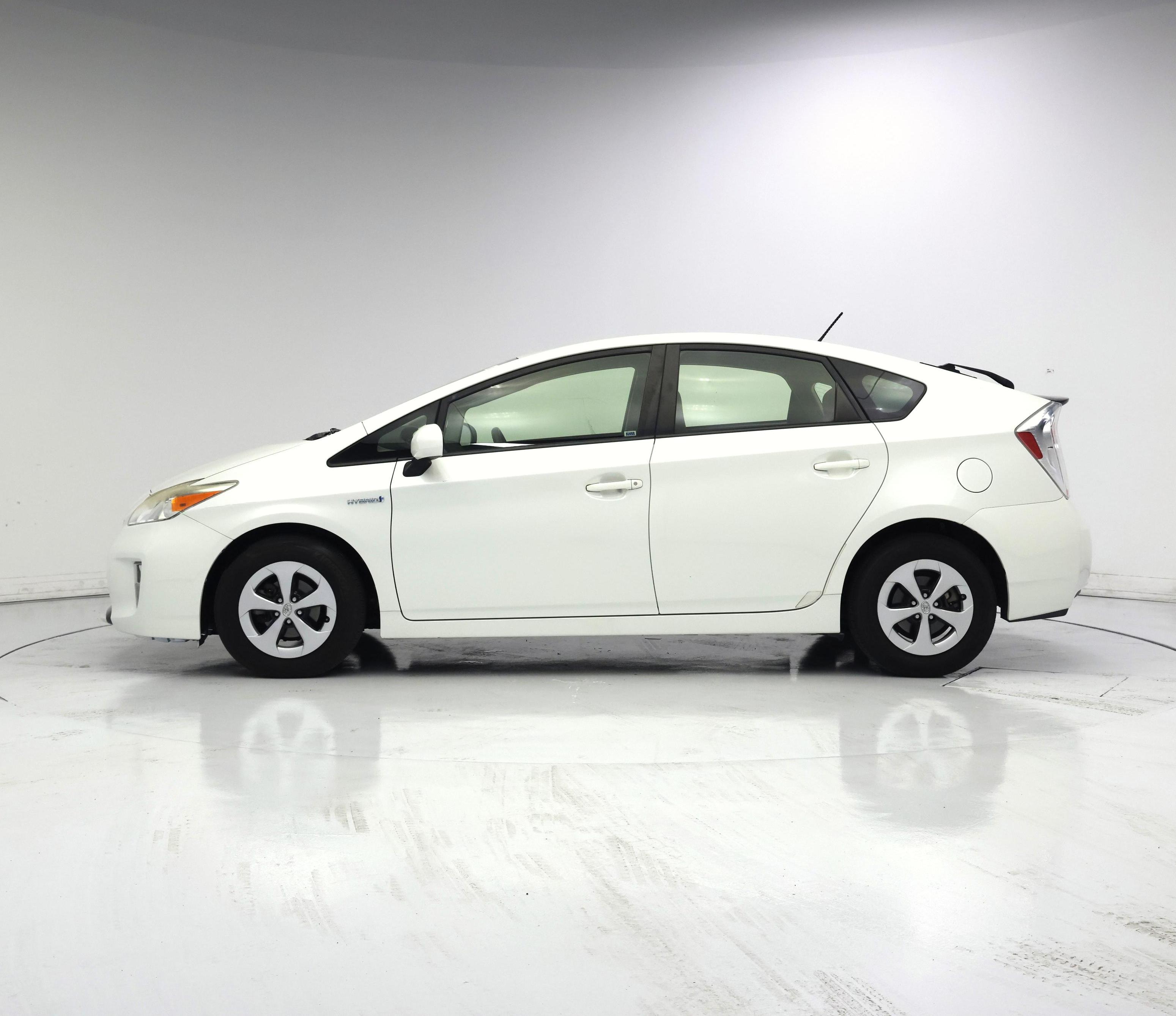 Thumbnail: 2015 Toyota Prius - 3