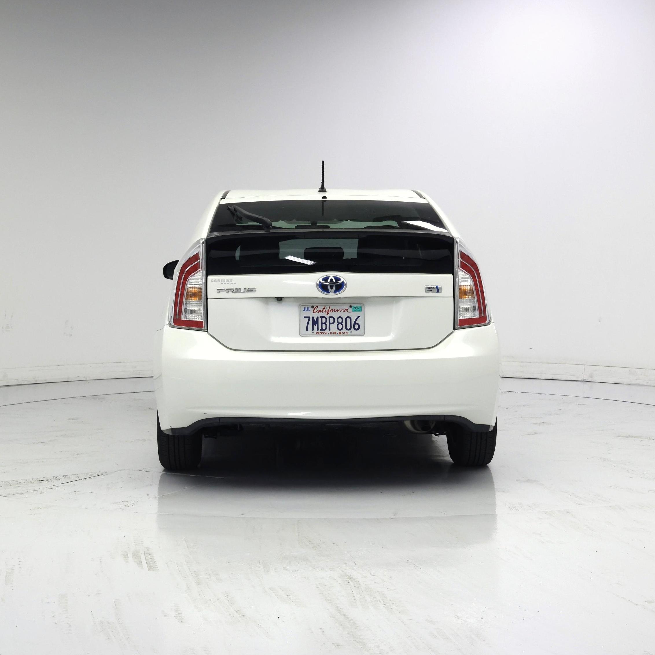 Thumbnail: 2015 Toyota Prius - 6