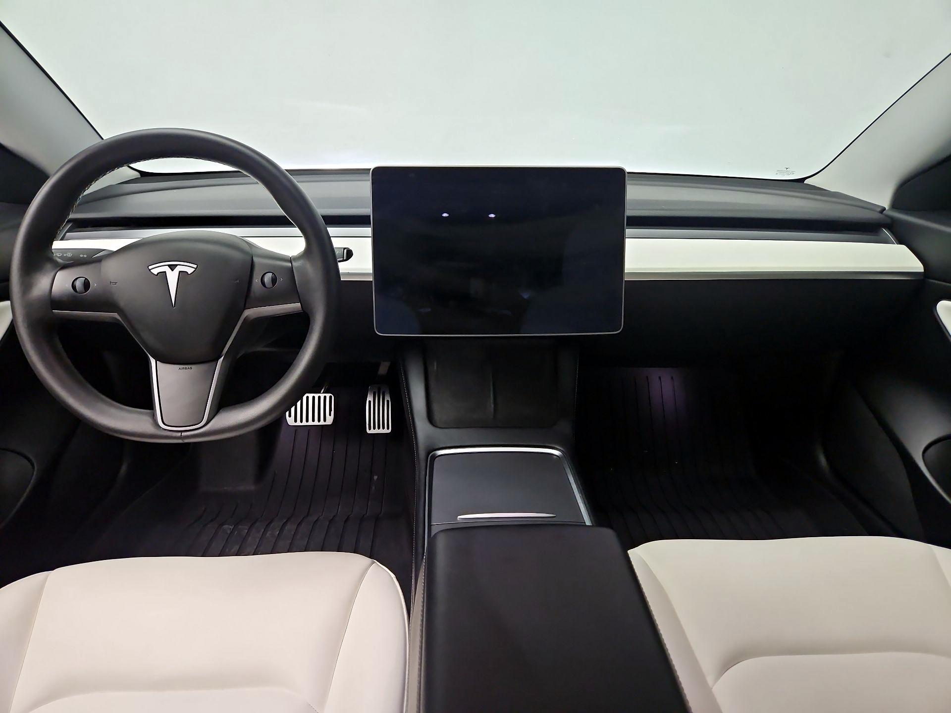 Thumbnail: 2021 Tesla Model 3 - 9
