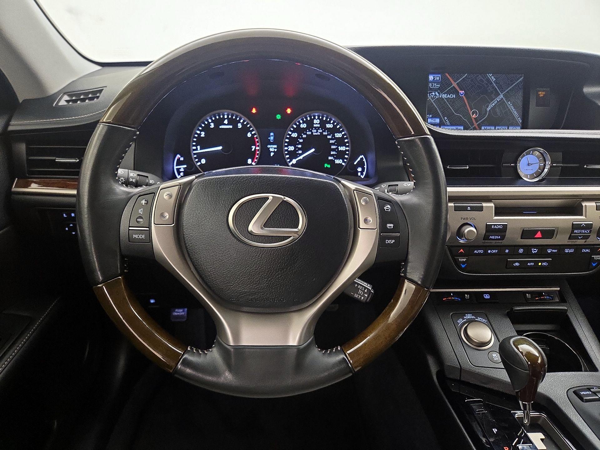 Thumbnail: 2014 Lexus ES - 10