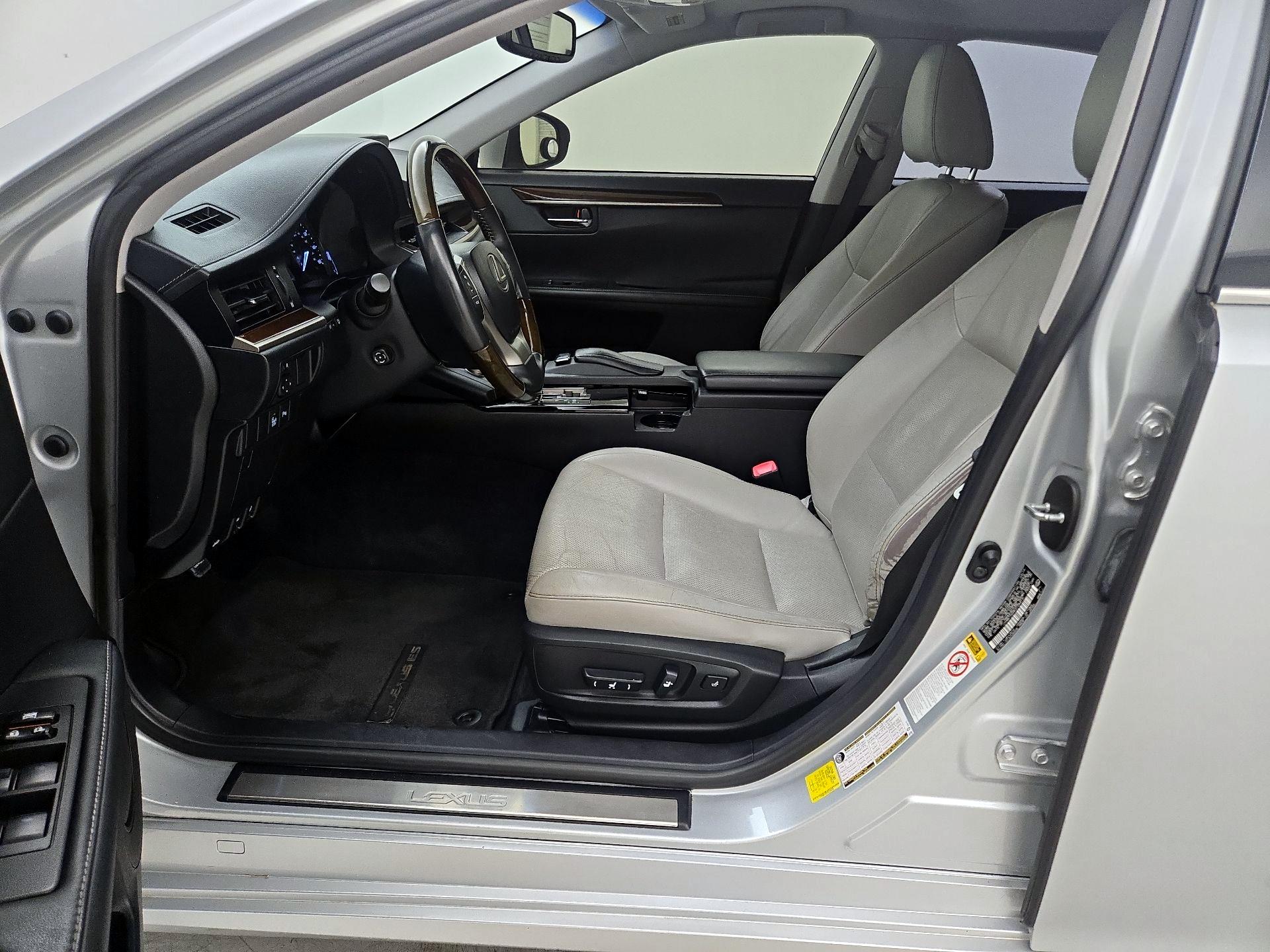 Thumbnail: 2014 Lexus ES - 11