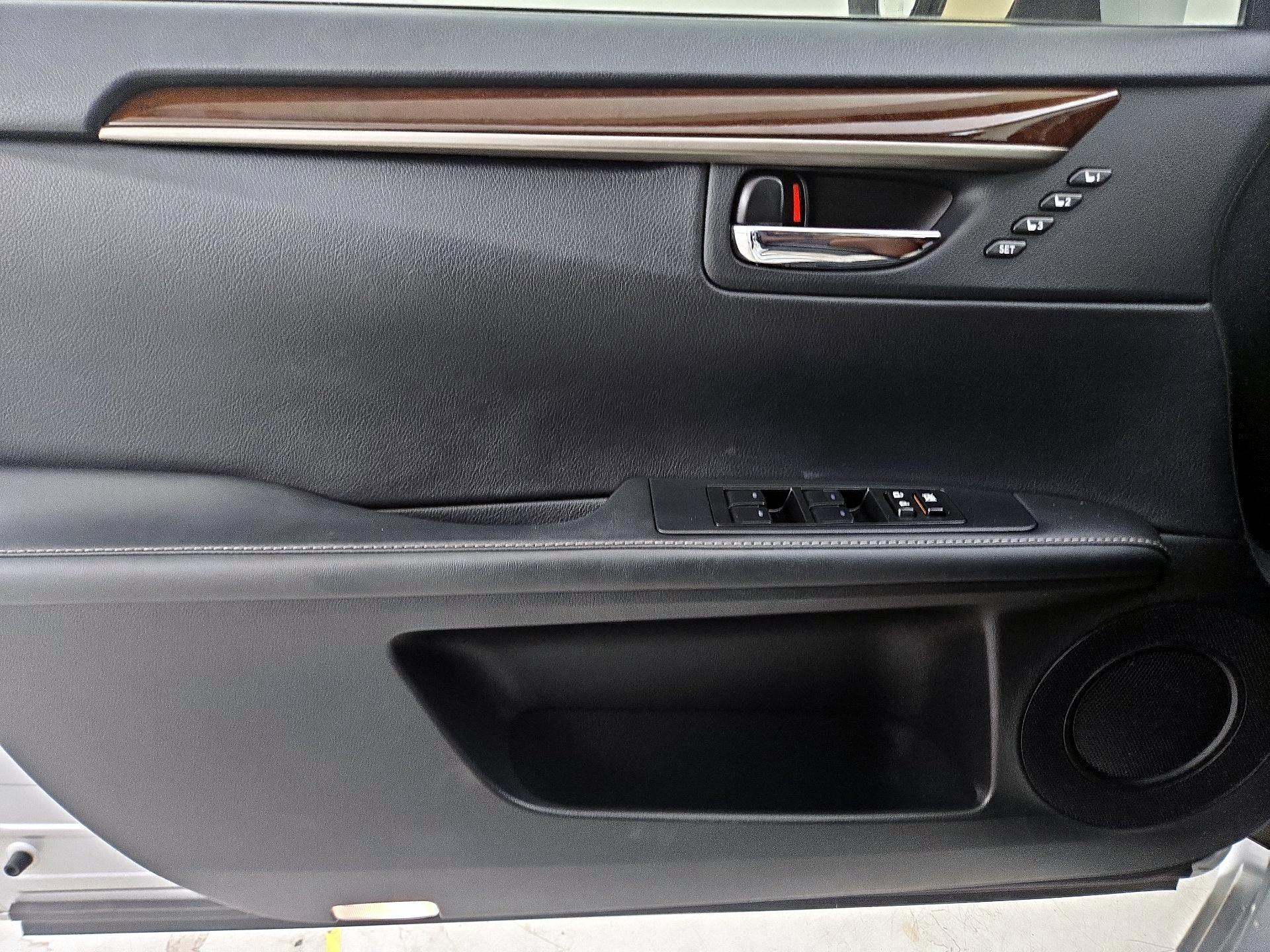 Thumbnail: 2014 Lexus ES - 12