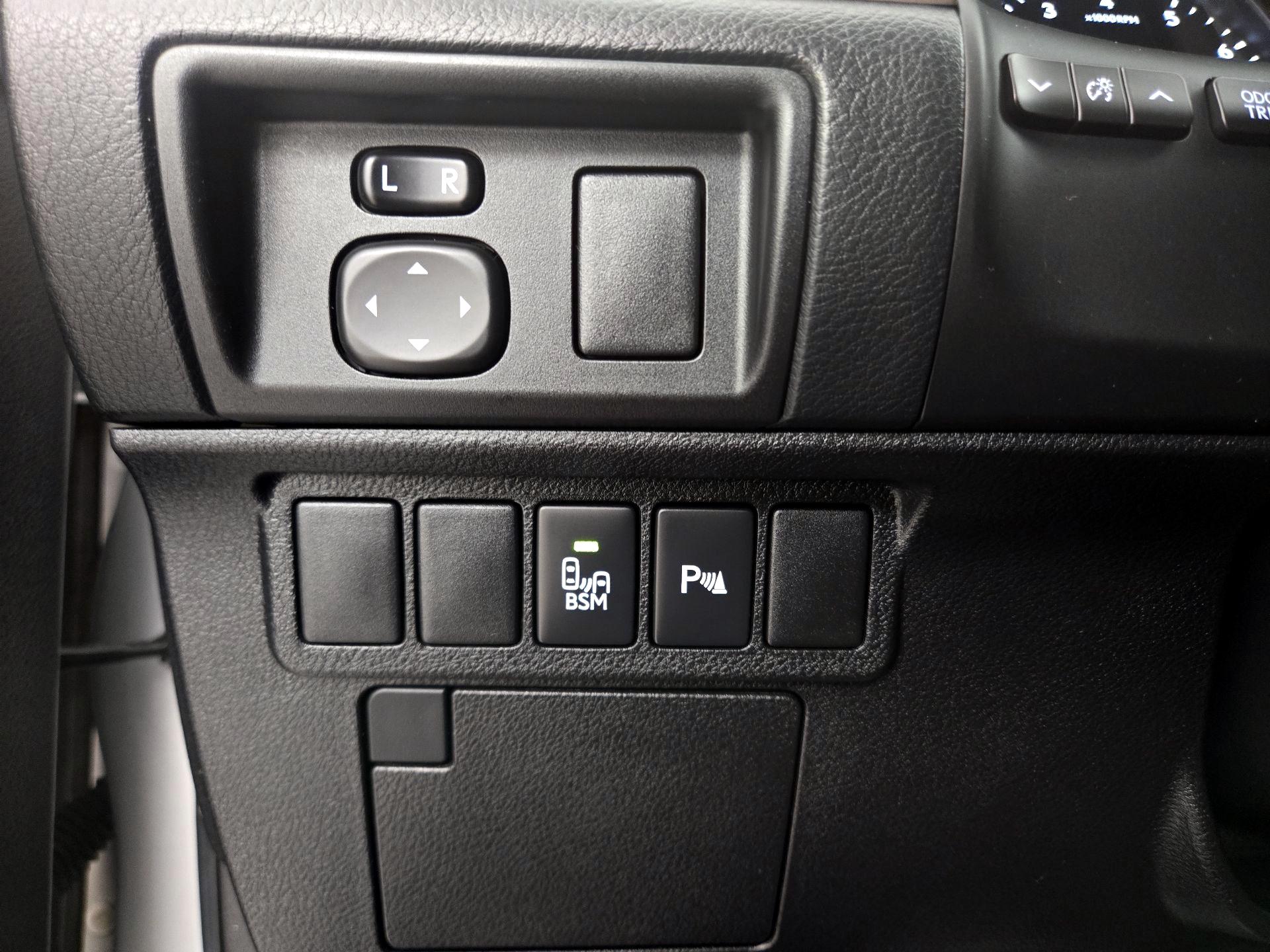 Thumbnail: 2014 Lexus ES - 13
