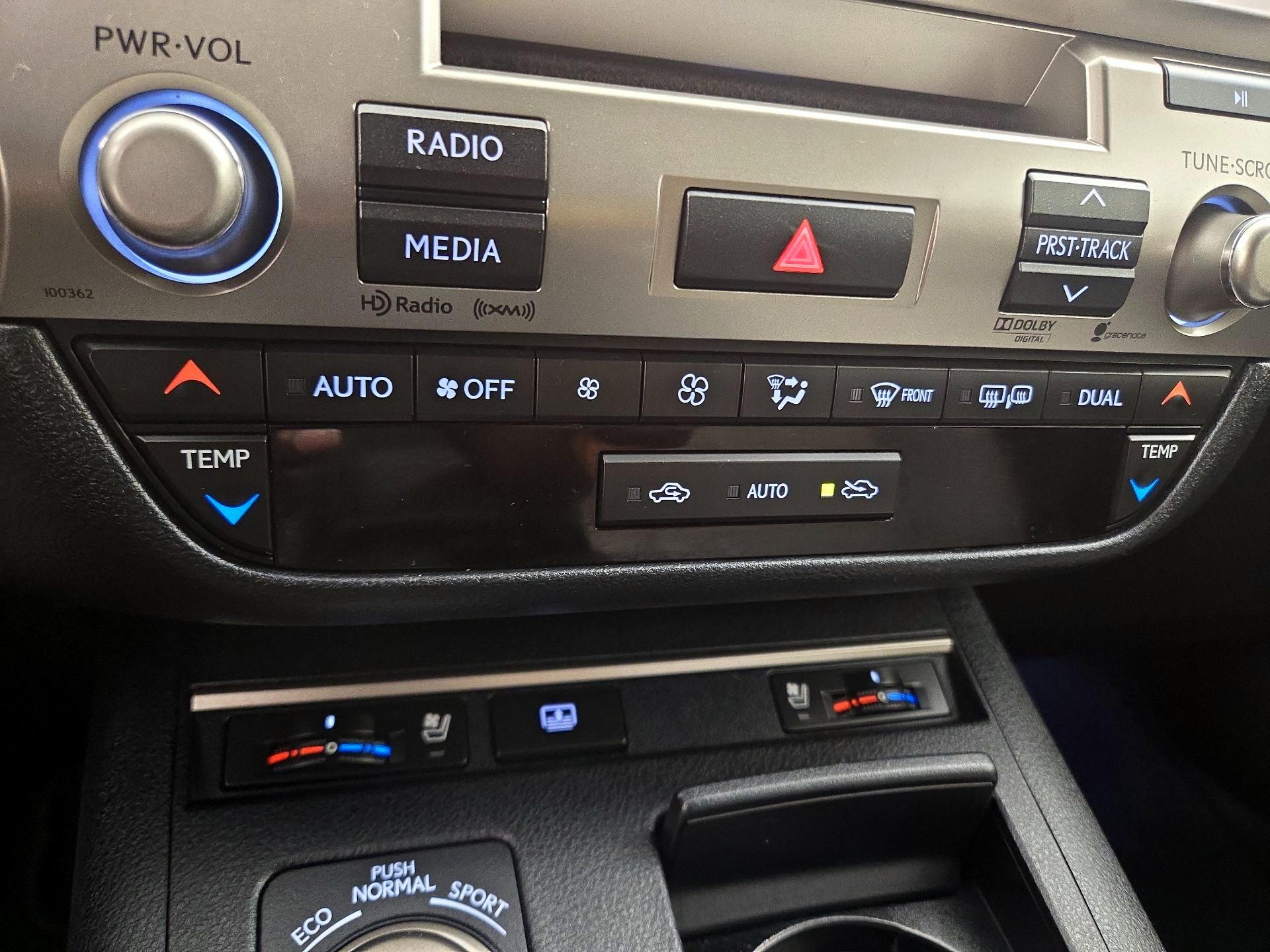 Thumbnail: 2014 Lexus ES - 17