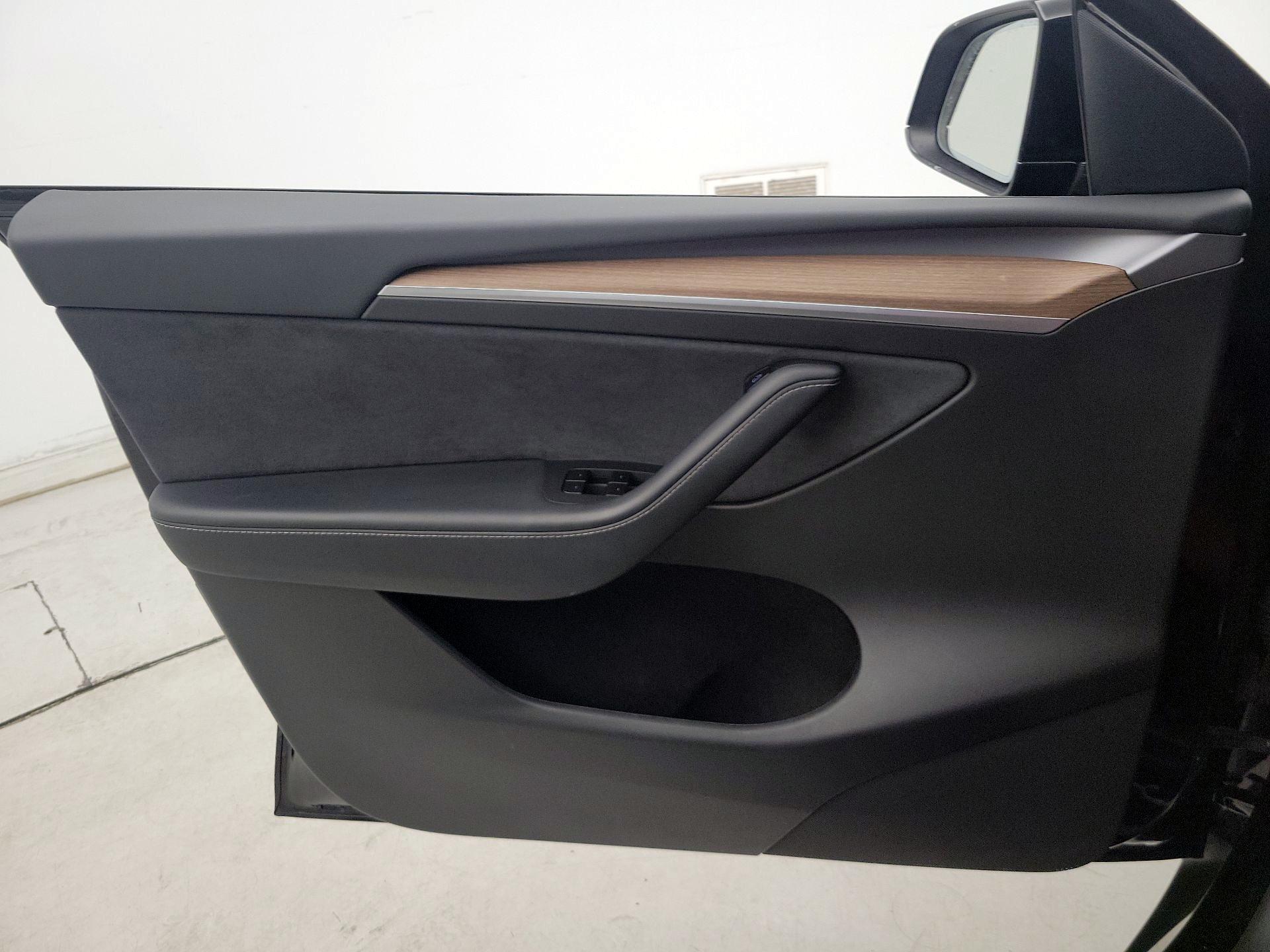 Thumbnail: 2025 Tesla Model Y - 12