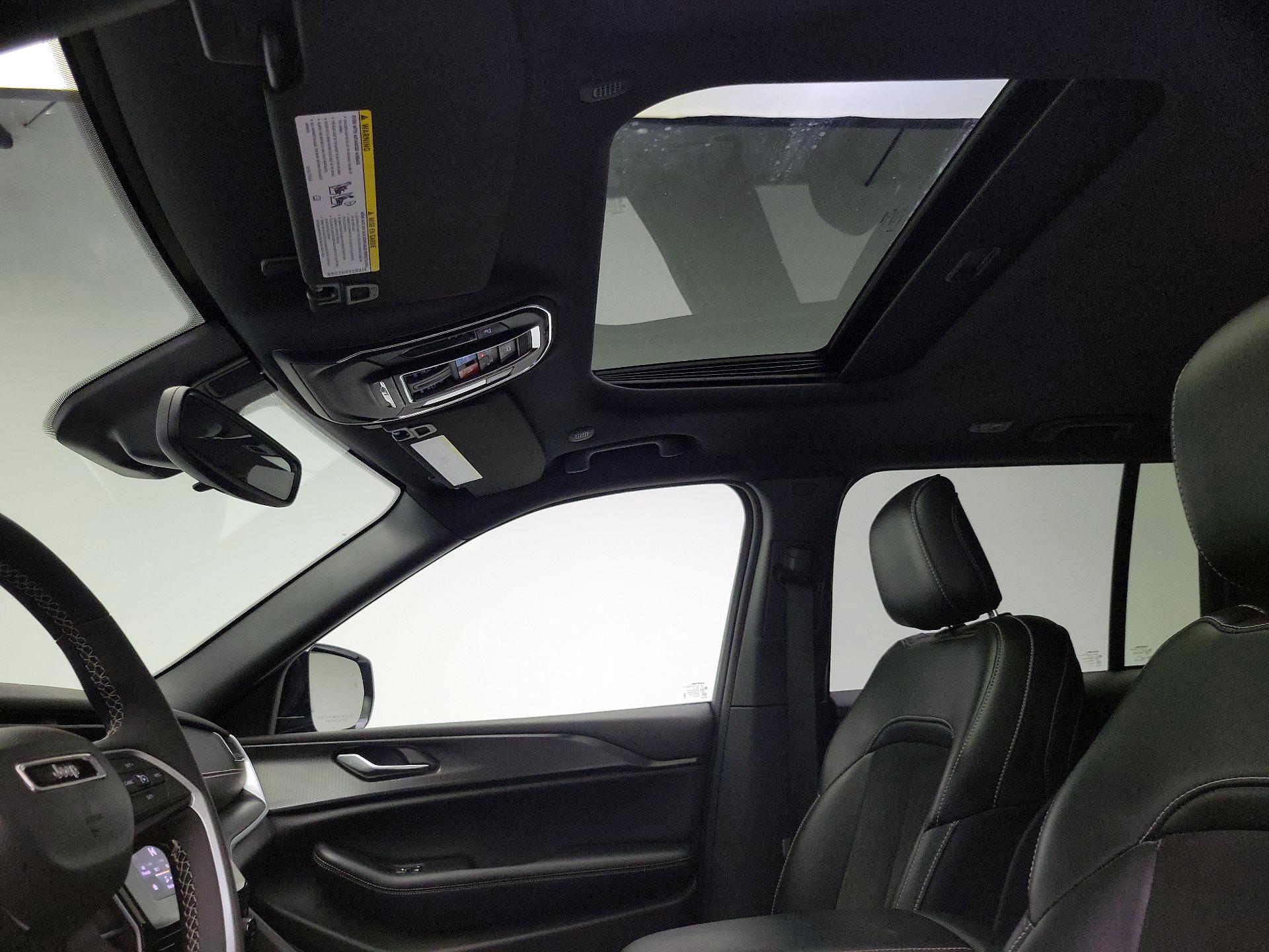 Thumbnail: 2024 Jeep Grand Cherokee - 19