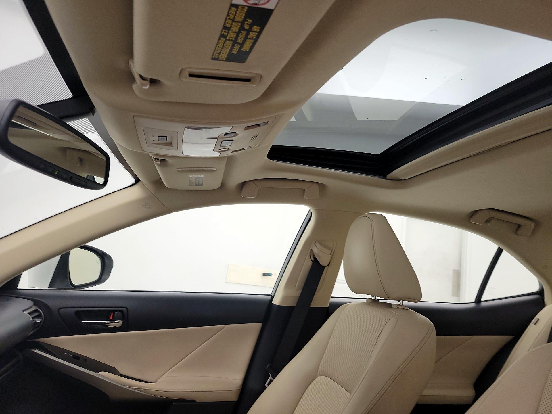 Thumbnail: 2016 Lexus IS - 19