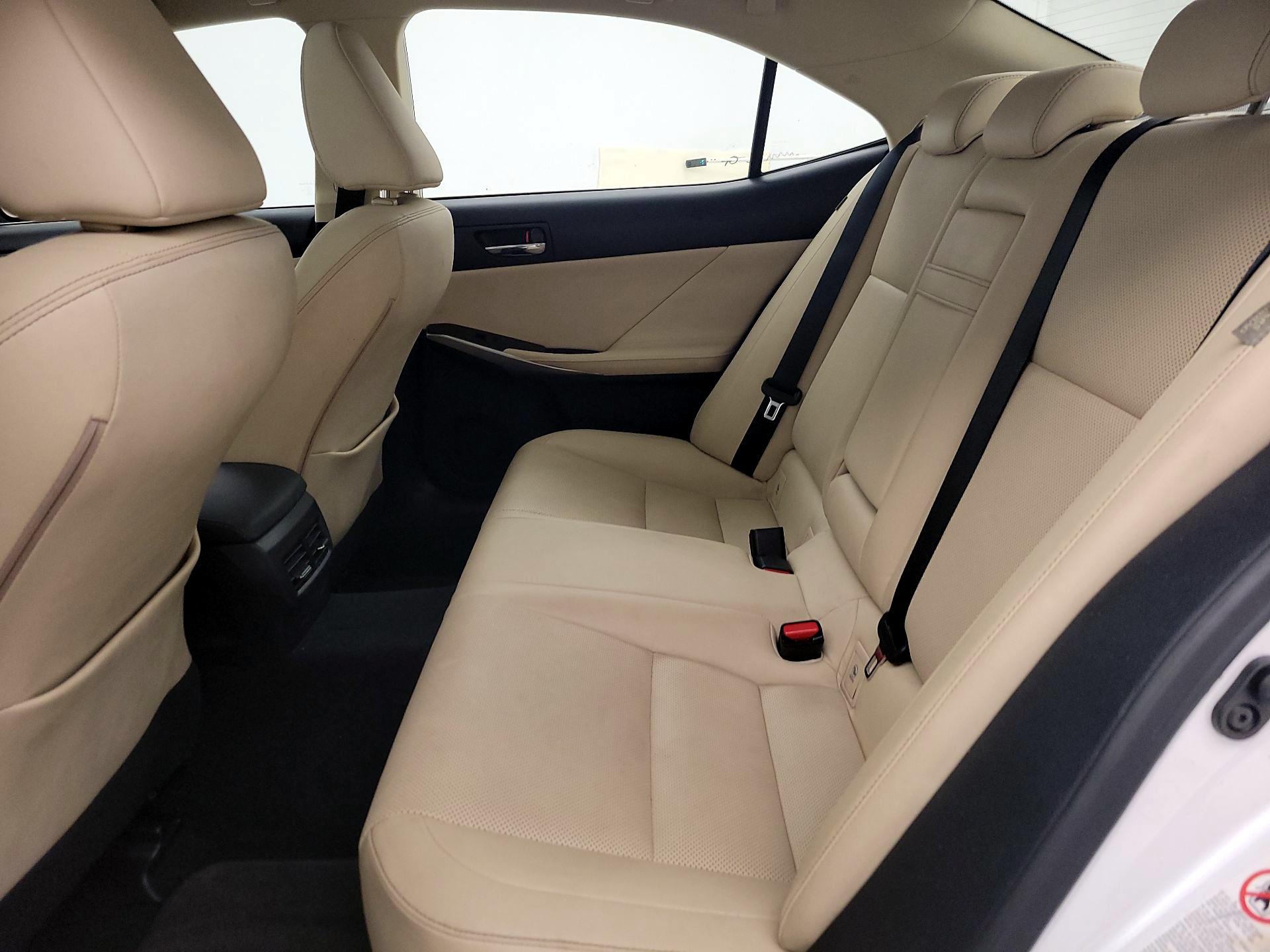 Thumbnail: 2016 Lexus IS - 20