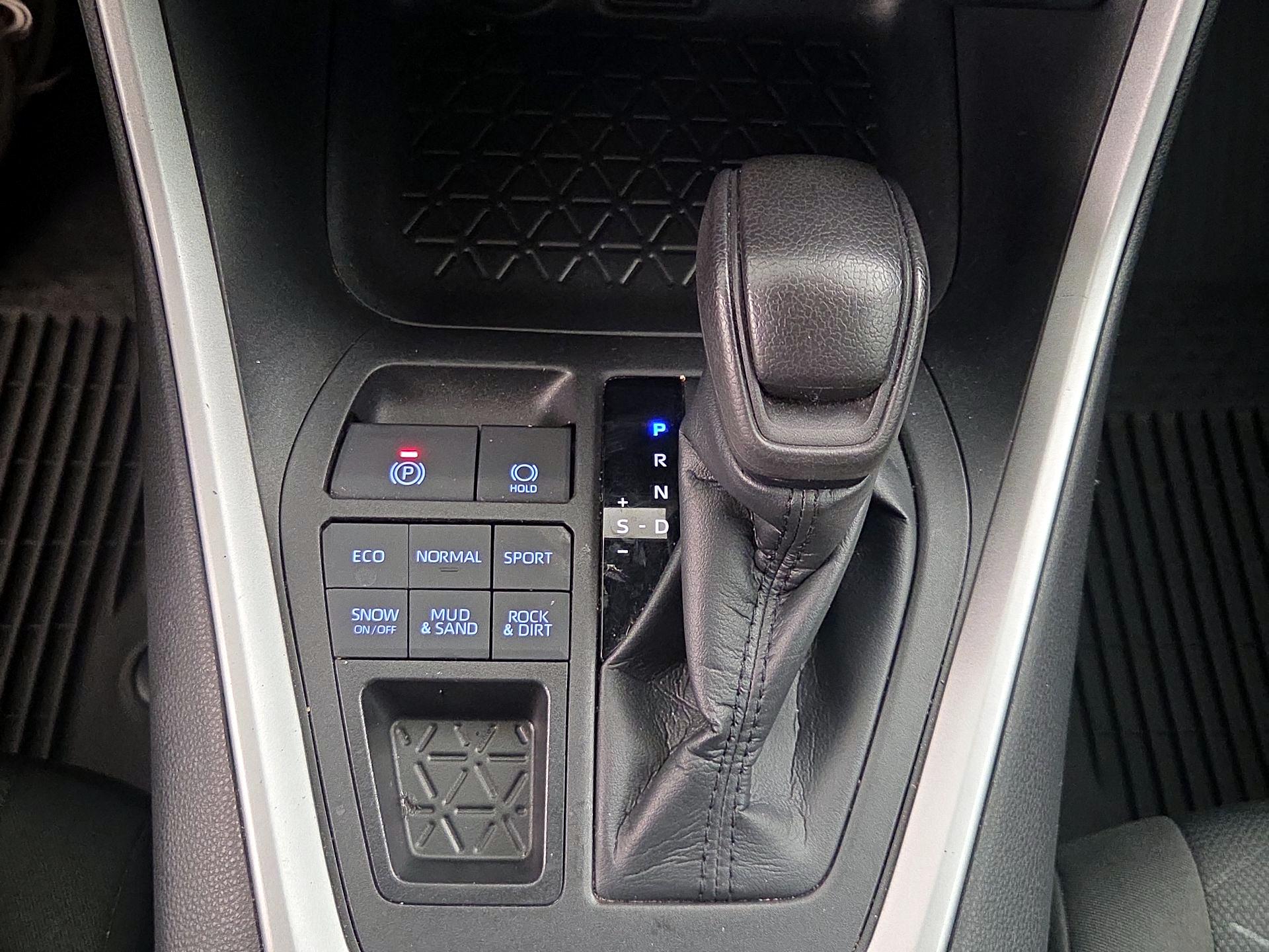 Thumbnail: 2021 Toyota RAV4 - 17