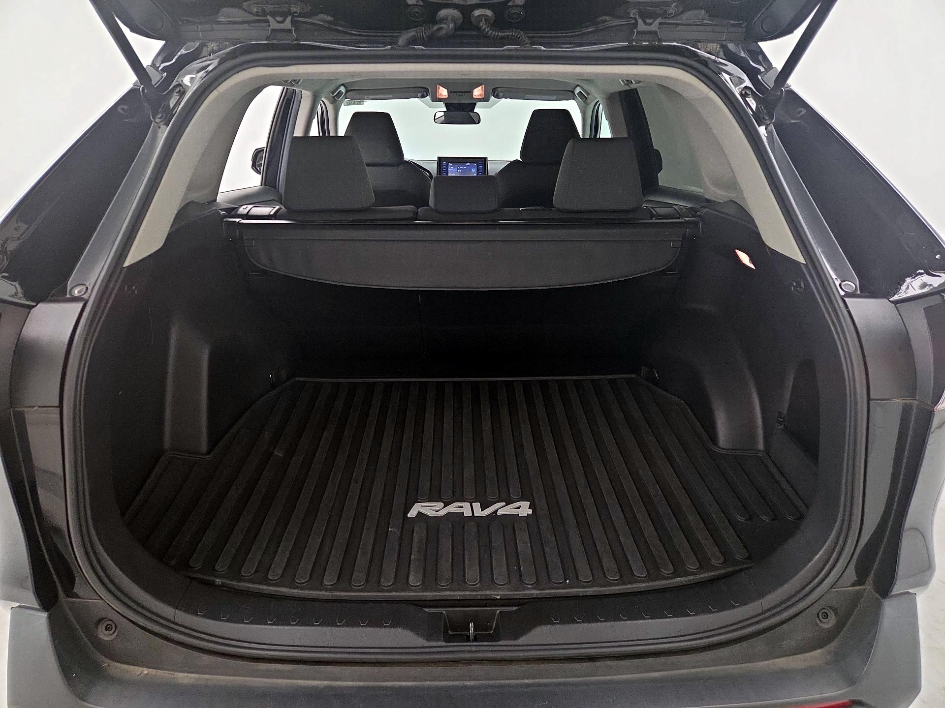 Thumbnail: 2021 Toyota RAV4 - 20