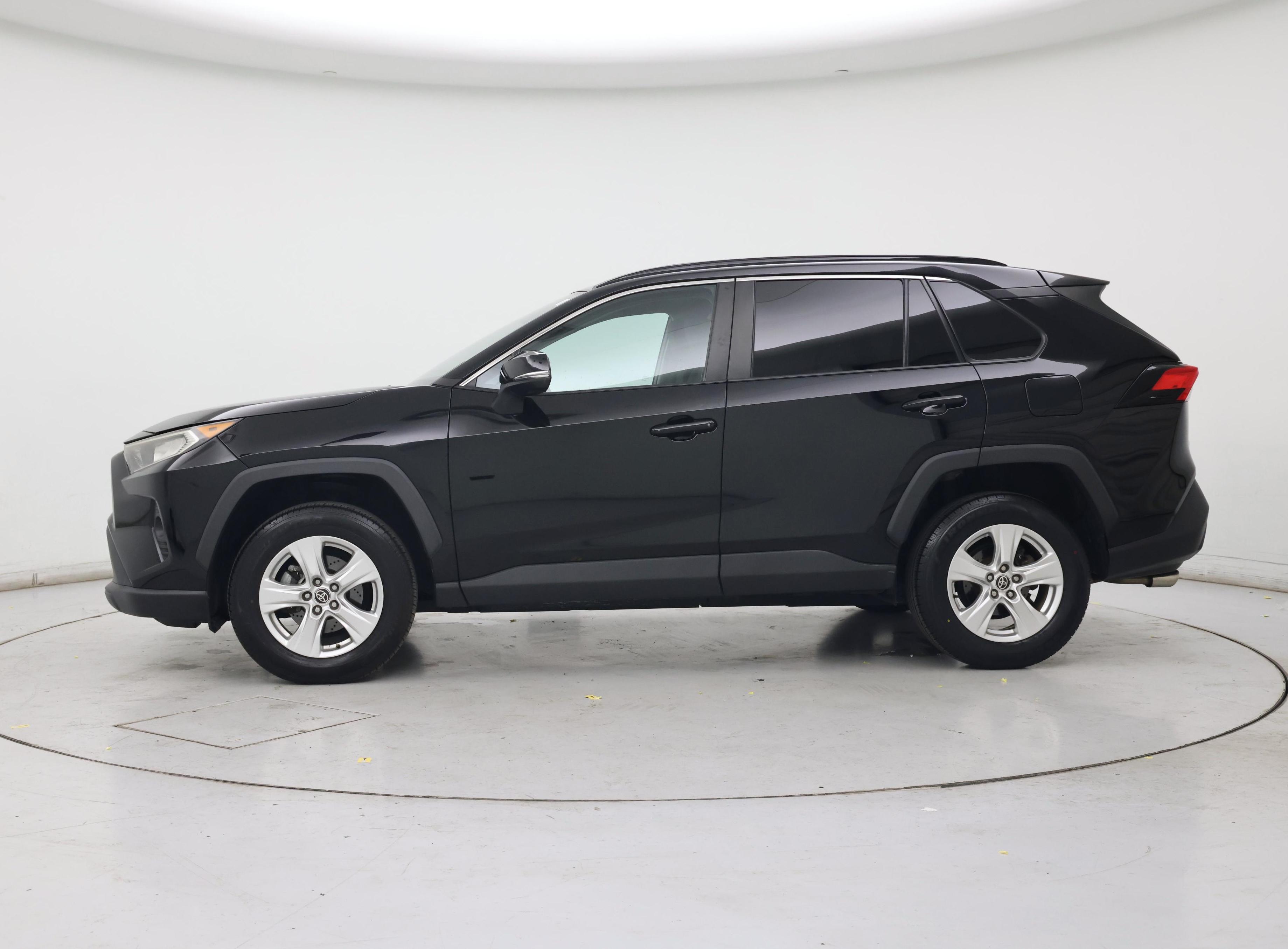Thumbnail: 2021 Toyota RAV4 - 3