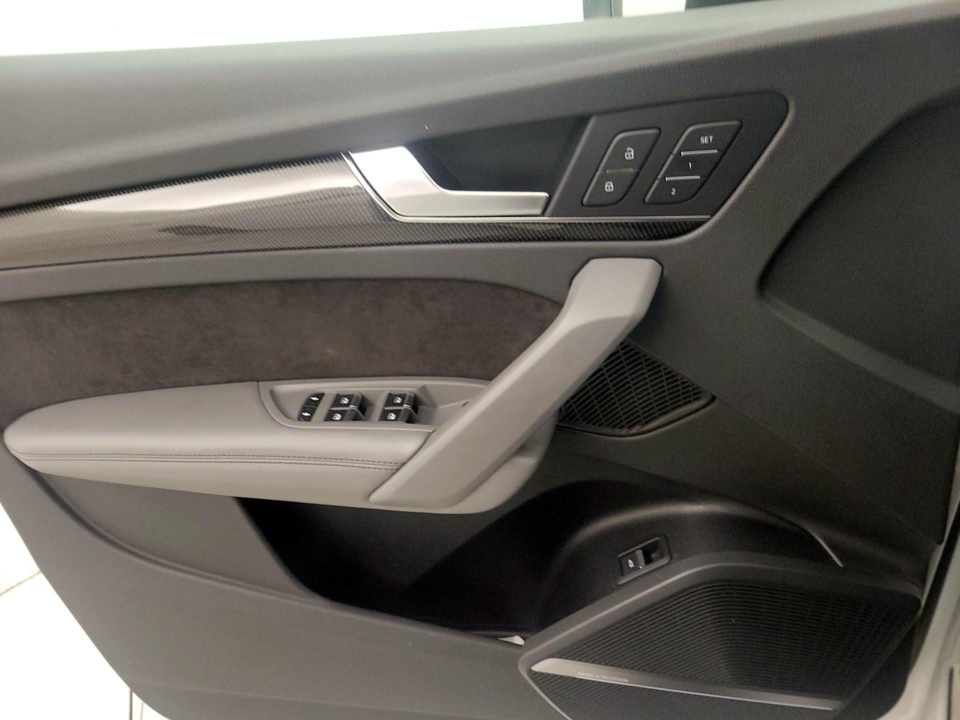 Thumbnail: 2019 Audi SQ5 - 12