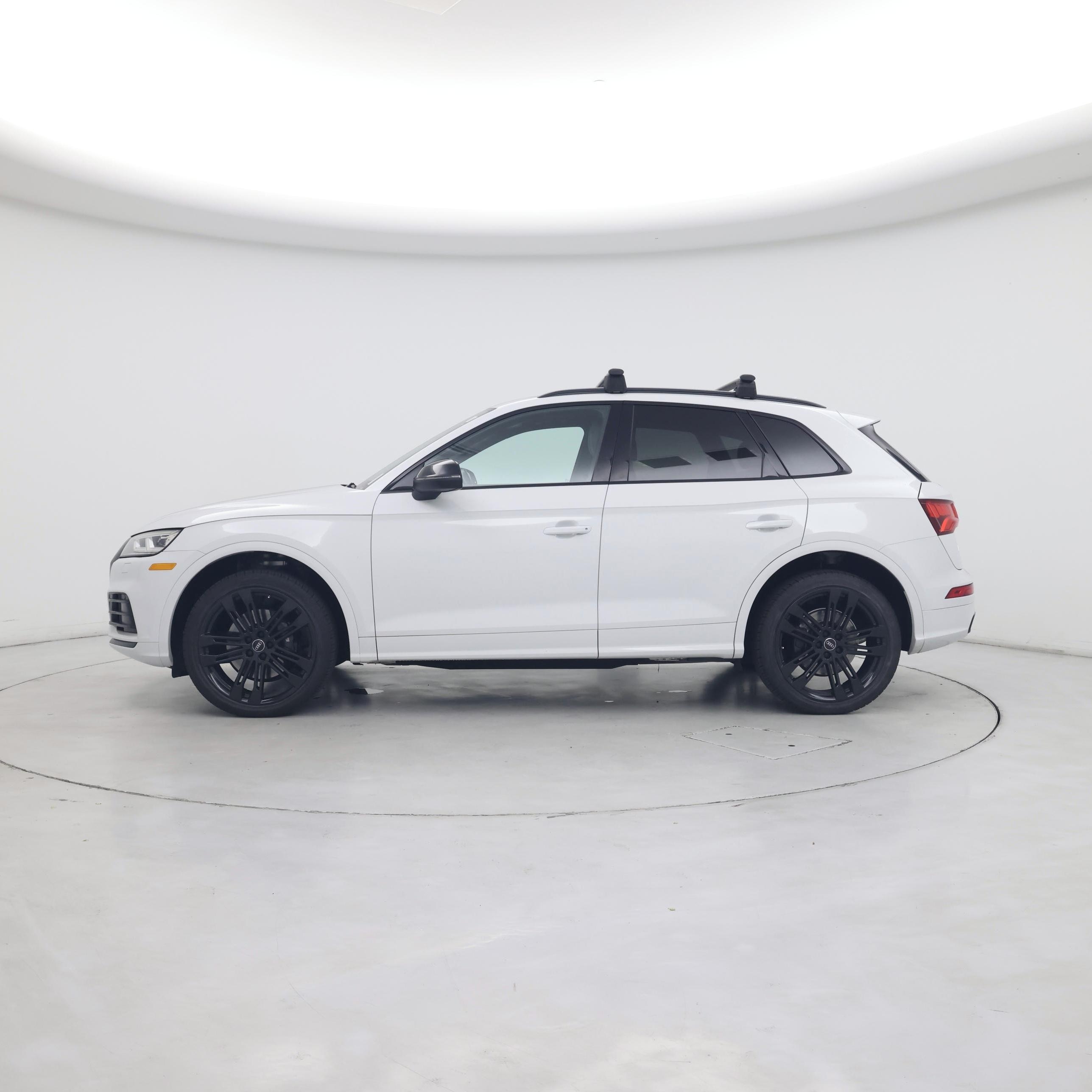 Thumbnail: 2019 Audi SQ5 - 3