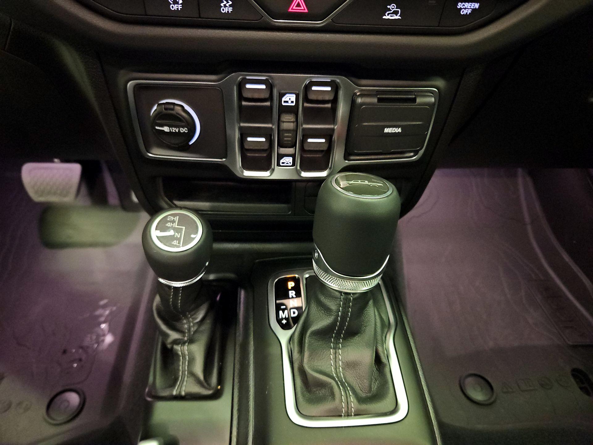 Thumbnail: 2026 Jeep Gladiator - 16
