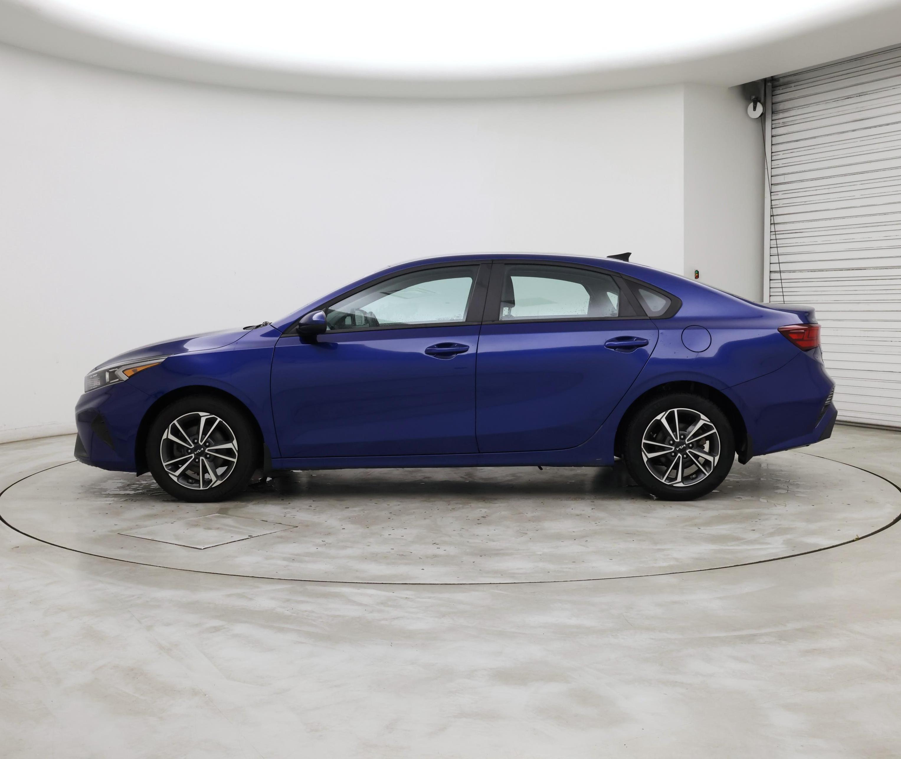 Thumbnail: 2023 Kia Forte - 3