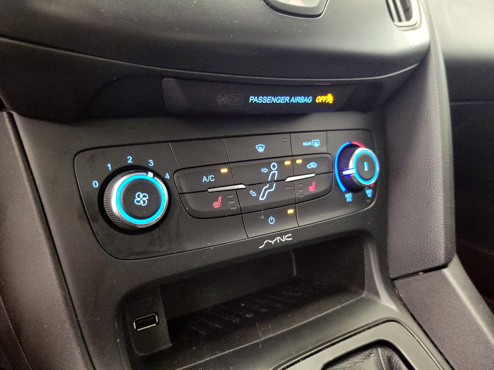 Thumbnail: 2015 Ford Focus - 16
