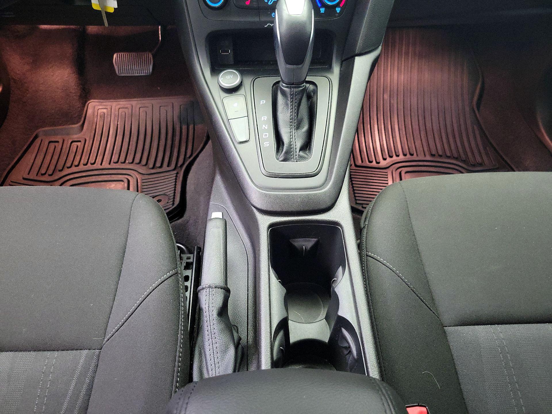 Thumbnail: 2015 Ford Focus - 17