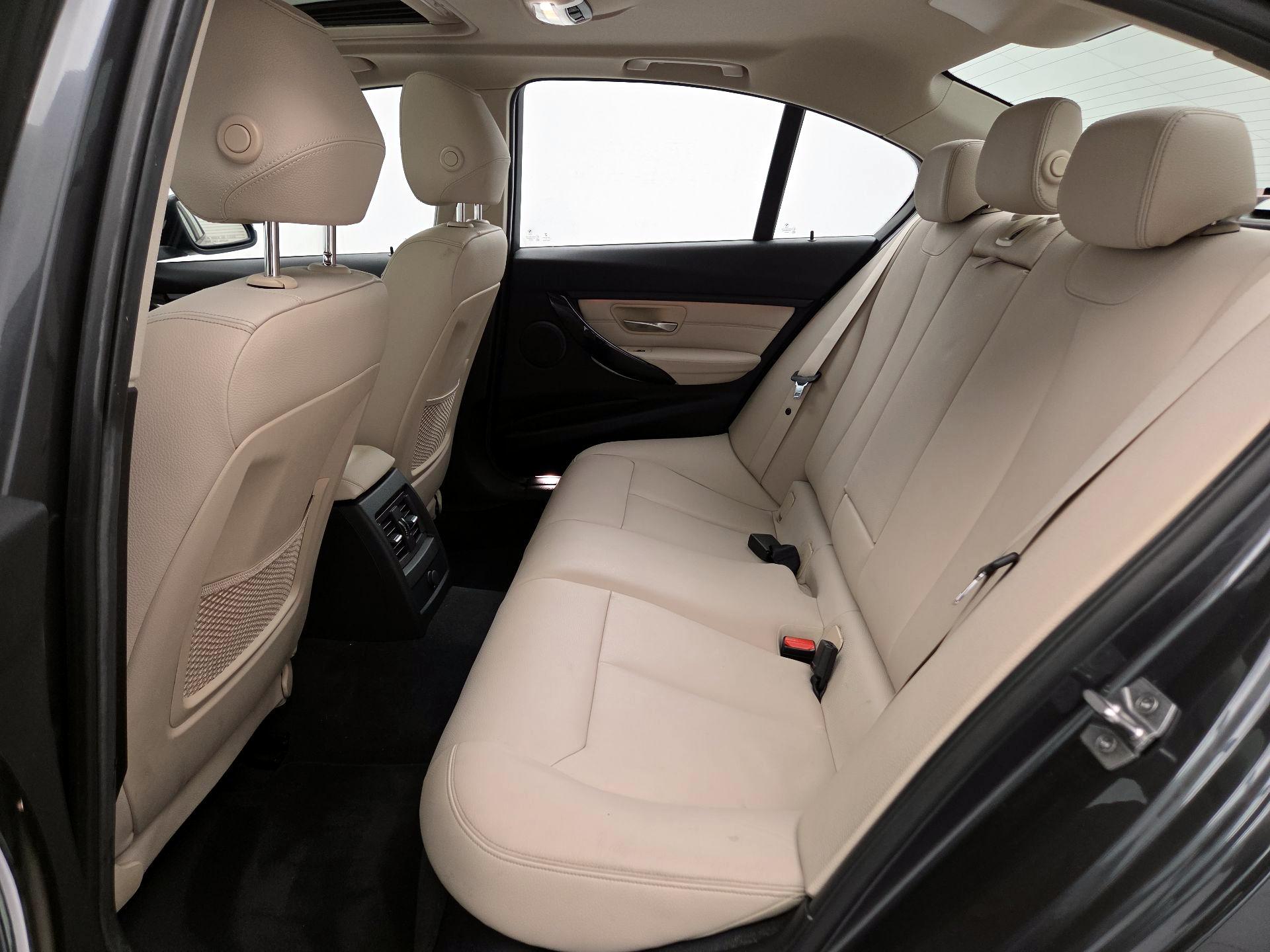 Thumbnail: 2015 BMW 3 Series - 20