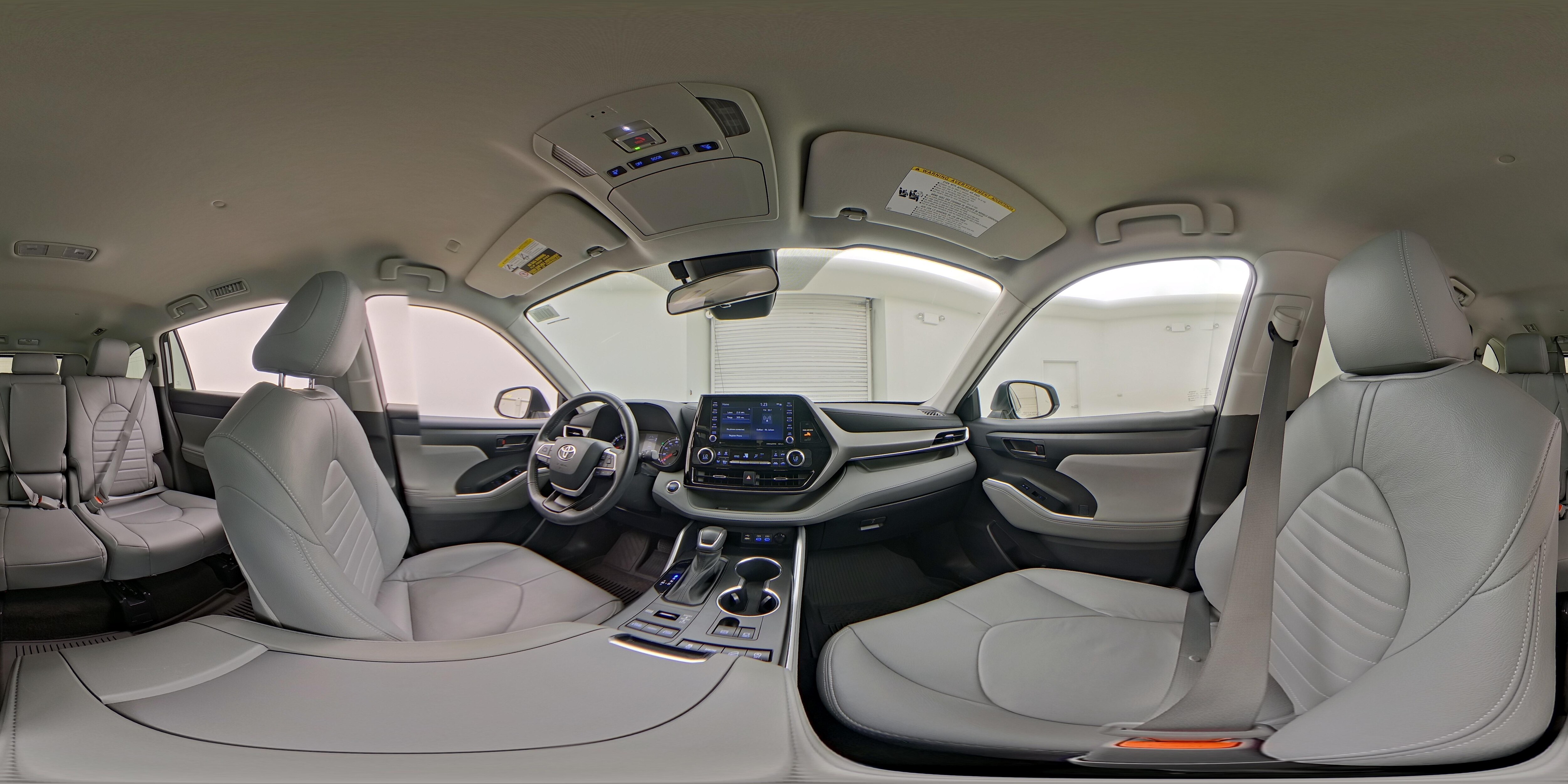 2022 Toyota Highlander LE - Photo 21
