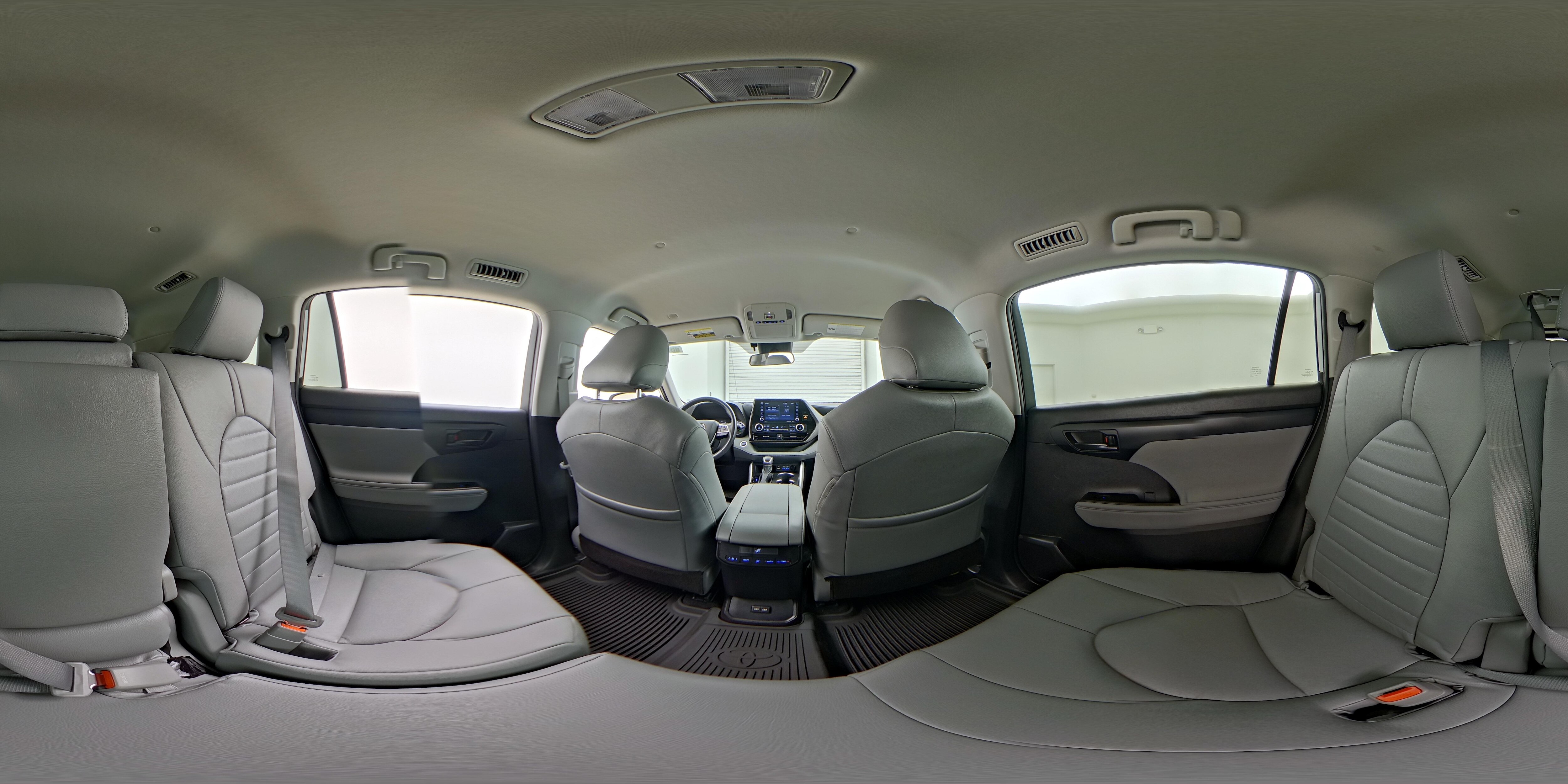 2022 Toyota Highlander LE - Photo 22