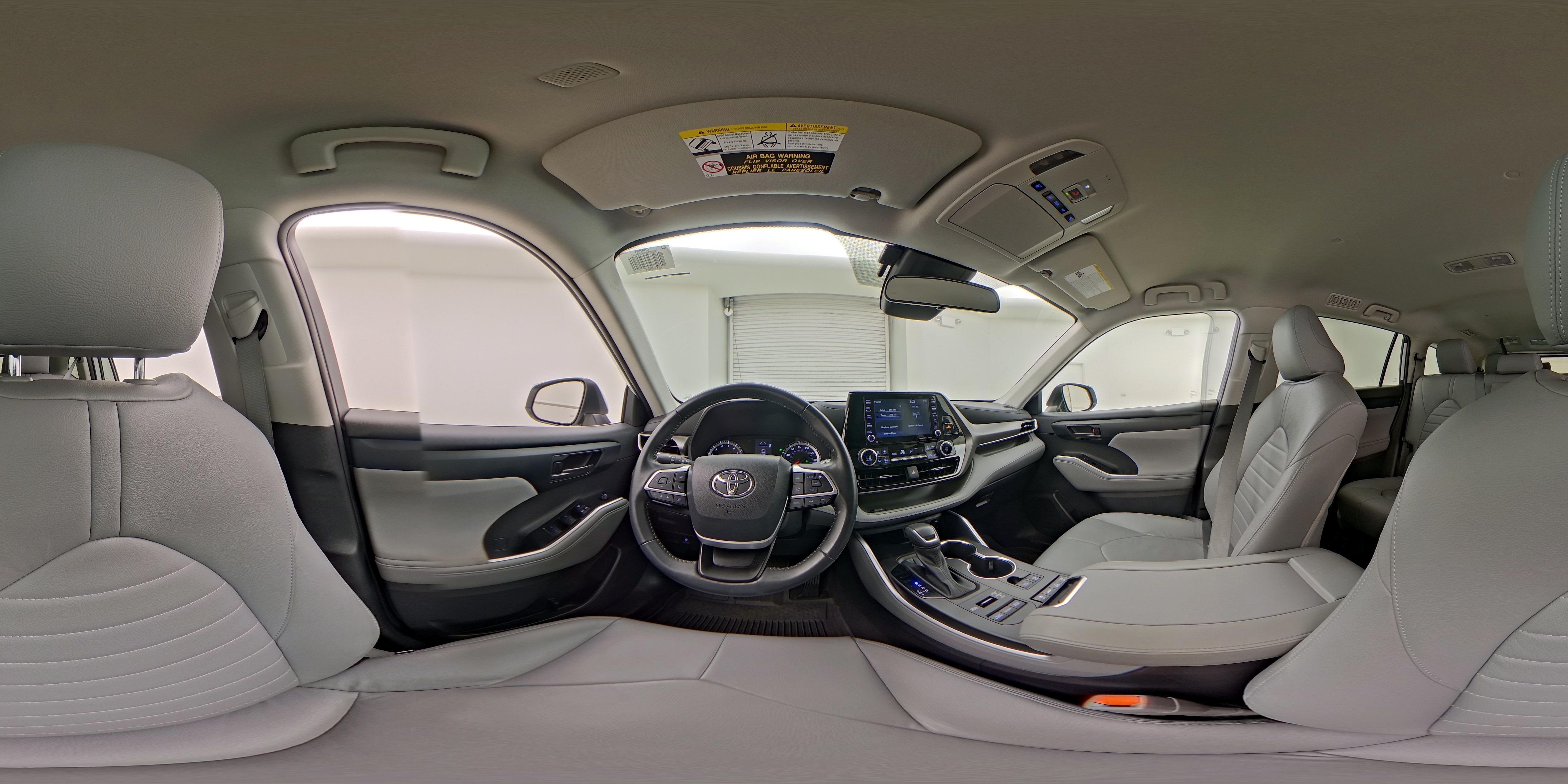 2022 Toyota Highlander LE - Photo 23