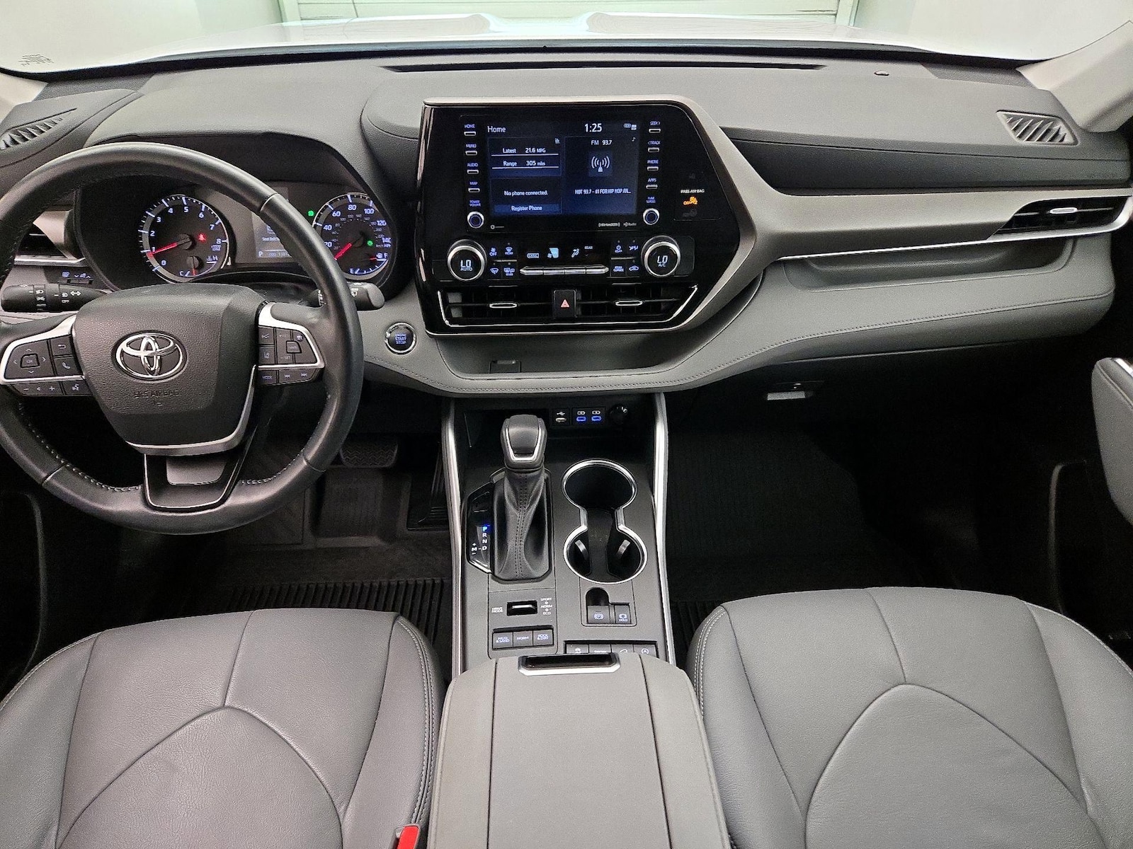 2022 Toyota Highlander LE - Photo 10